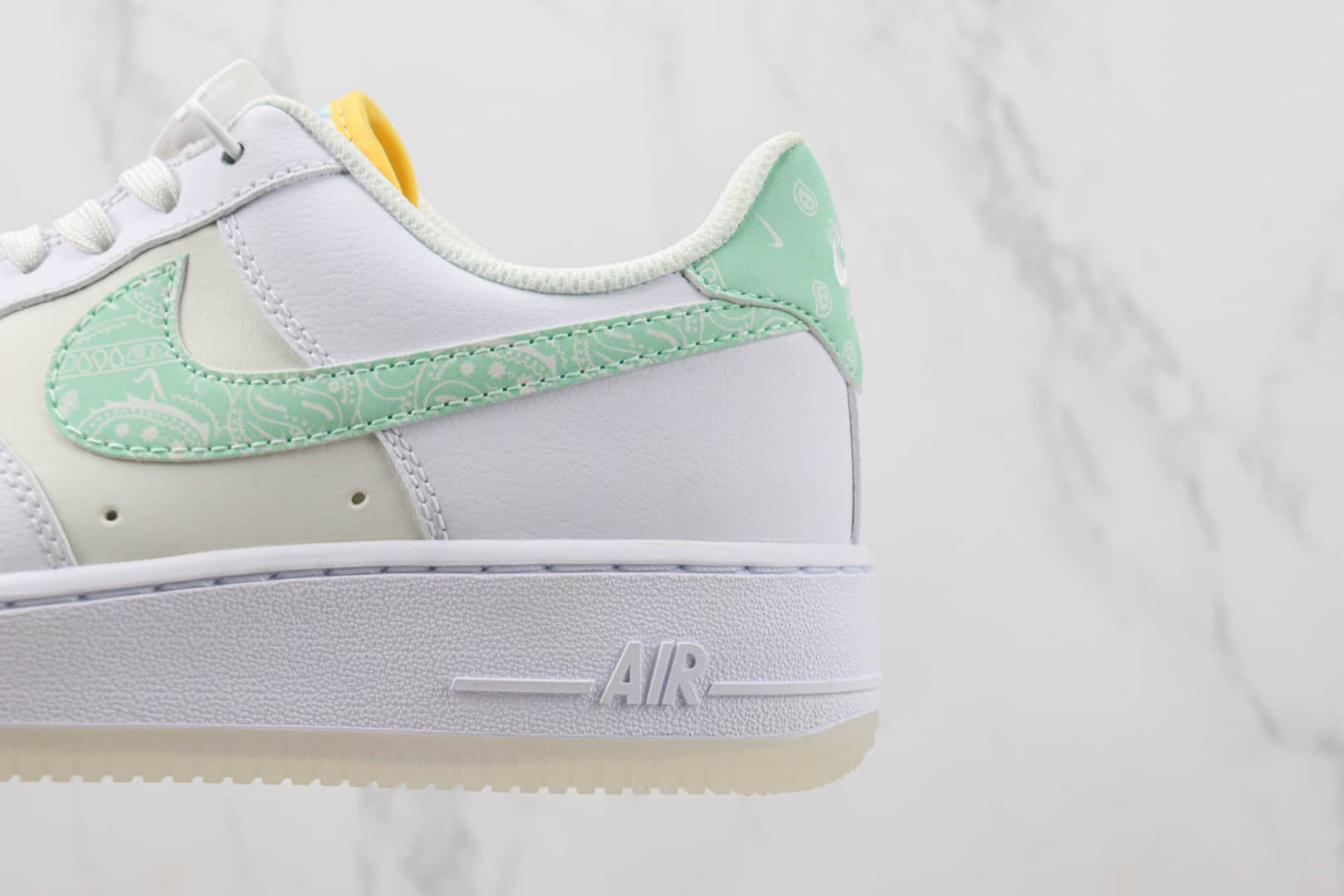 耐克Nike Air Force 1 Low纯原版本空军一号低帮AF1白绿腰果花板鞋 莆田耐克货源 货号：FJ7706-131