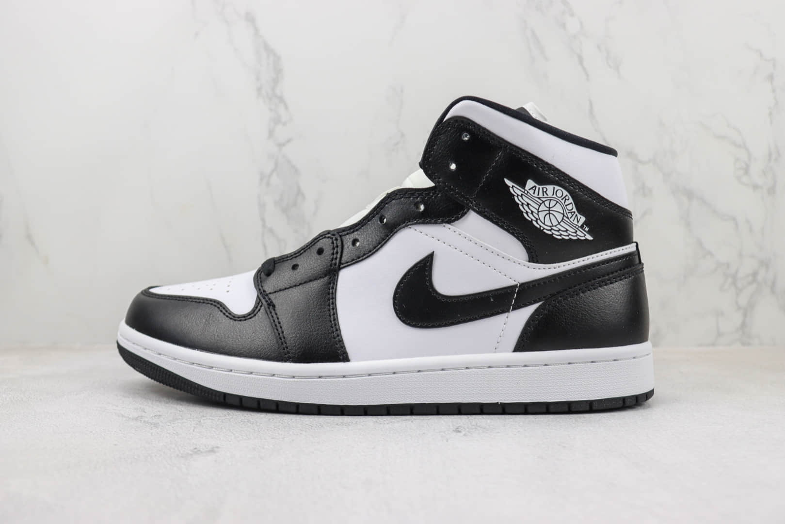 乔丹Air Jordan 1 Mid “Panda”纯原版本中帮AJ1黑白熊猫篮球鞋 莆田AJ货源 货号：DV0991-101