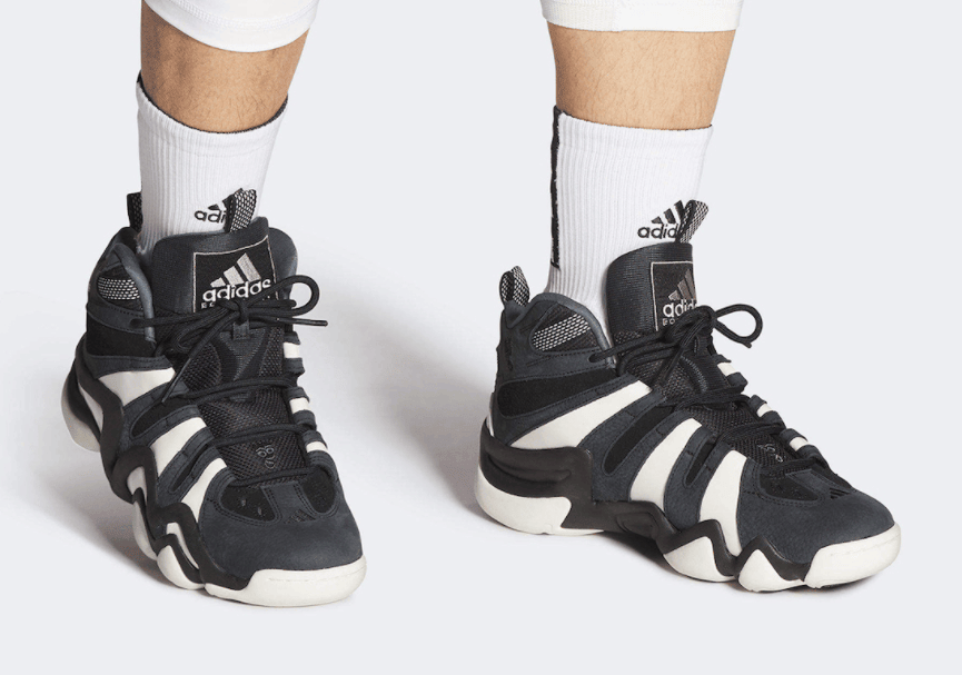 adidas科比初代签名鞋复刻回归！还是经典黑白配色！ 货号：IF2448