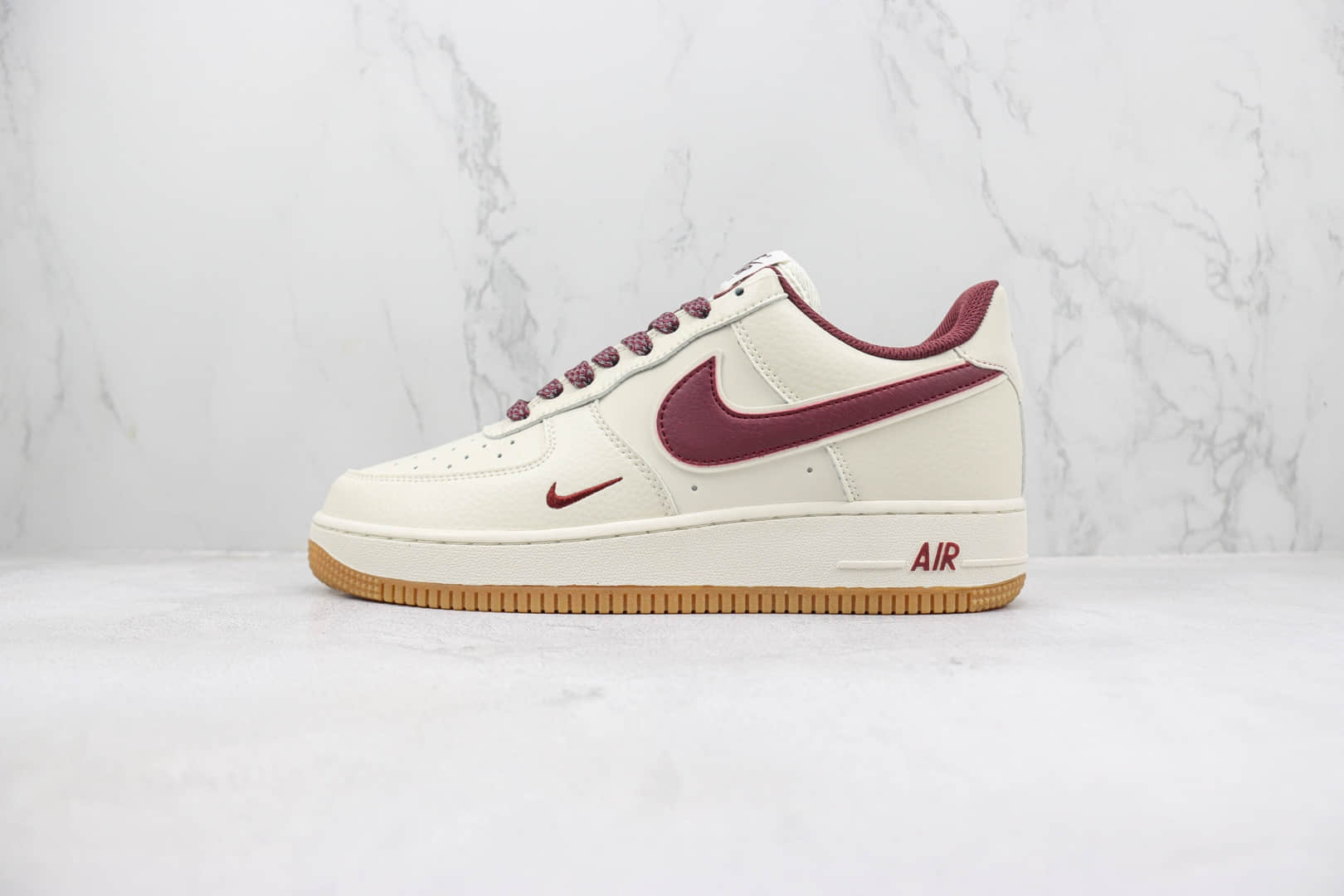 耐克Nike Air Force 1 Low纯原版本空军一号低帮AF1米白酒红板鞋 莆田耐克代理 货号：HD1689-107