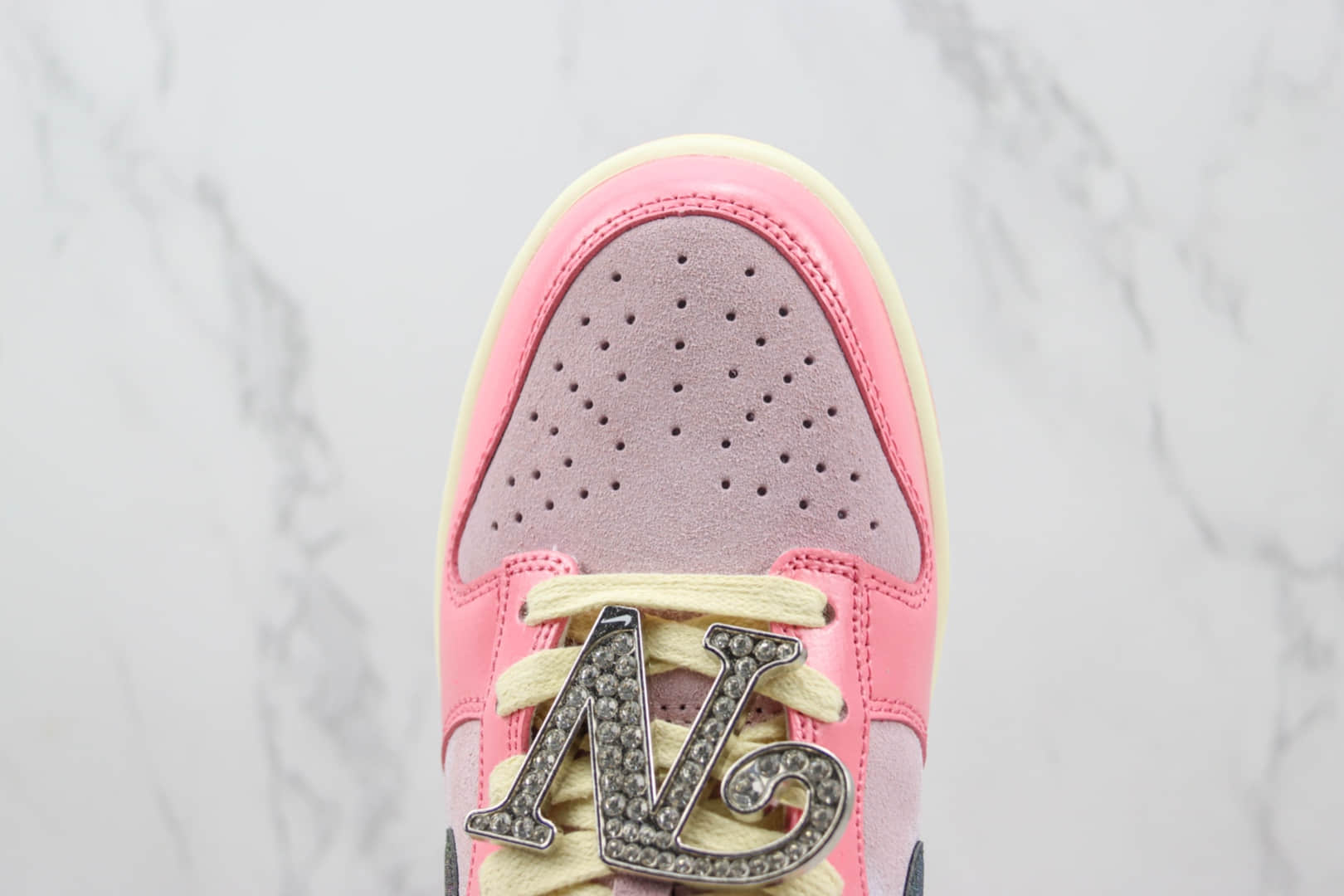 耐克Nike SB Dunk Low “Hot Punch and Pink Foam”纯原版本低帮SB Dunk芭比粉星星印花板鞋 莆田耐克货源 货号：FN8927-621