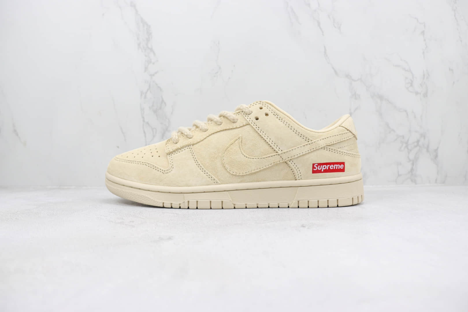 耐克Supreme x Nike SB Dunk Low纯原版本低帮SB Dunk联名Supreme驼色麂皮板鞋 莆田耐克工厂 货号：FC1688-122