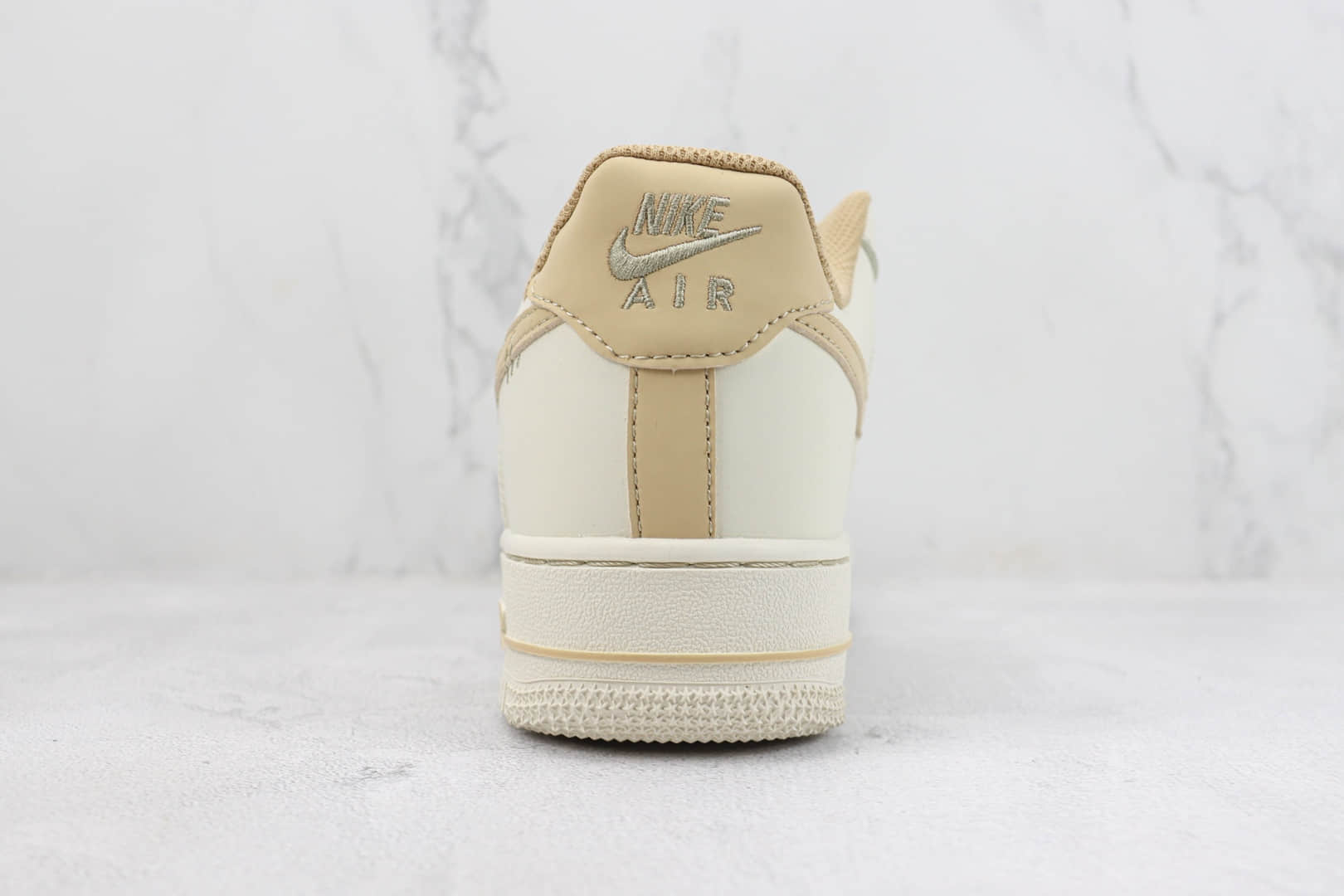 耐克Nike Air Force 1 Low纯原版本空军一号低帮AF1小香风板鞋 莆田耐克工厂 货号：FJ7740-012