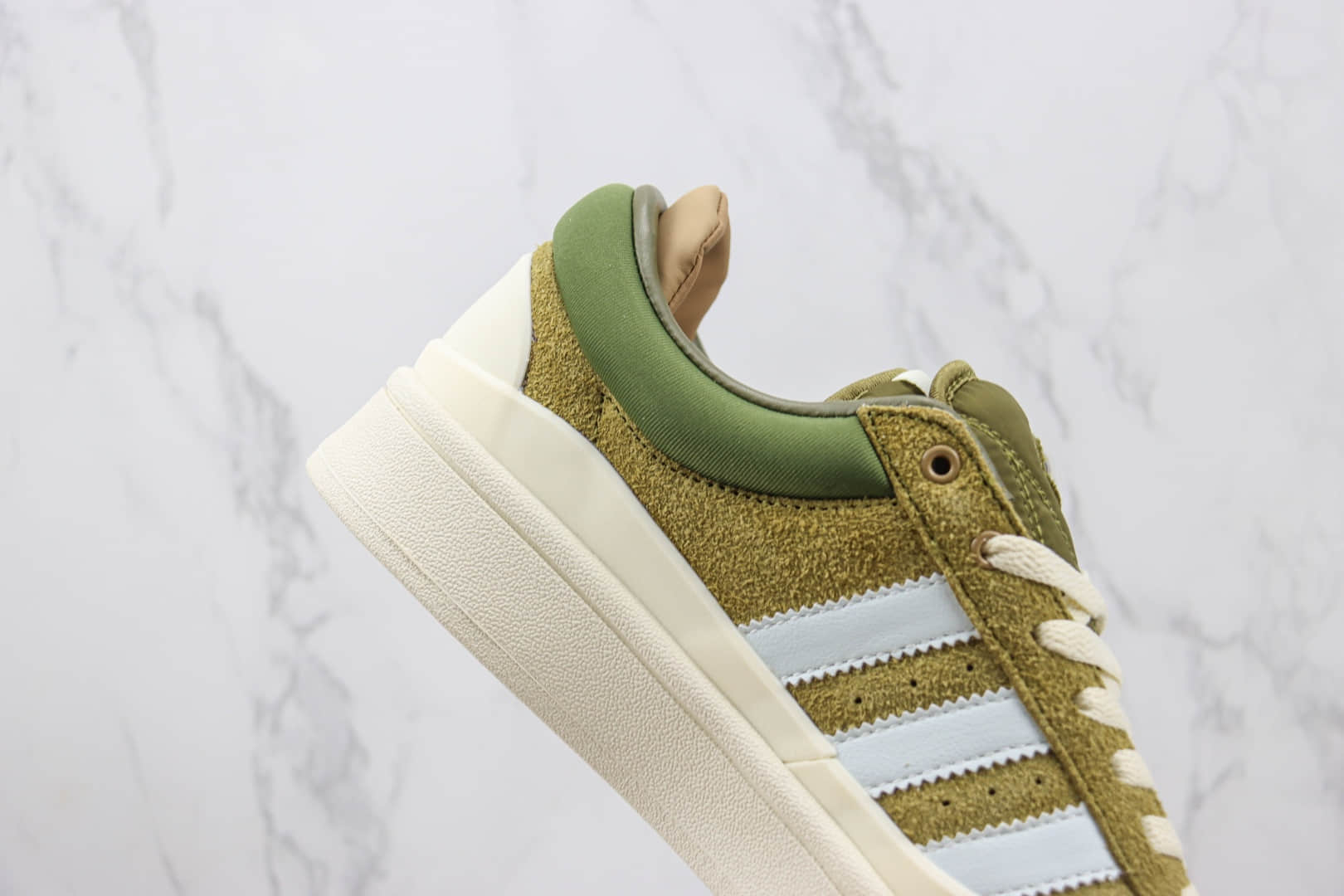 阿迪达斯Bad Bunny x adidas Campus “Olive”纯原版本坏痞兔联名苔藓绿复古增高板鞋 莆田阿迪达斯货源 货号：ID7950