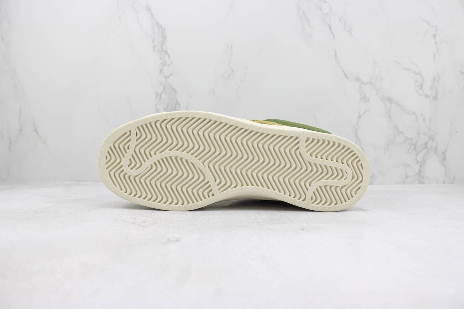 阿迪达斯Bad Bunny x adidas Campus “Olive”纯原版本坏痞兔联名苔藓绿复古增高板鞋 莆田阿迪达斯货源 货号：ID7950