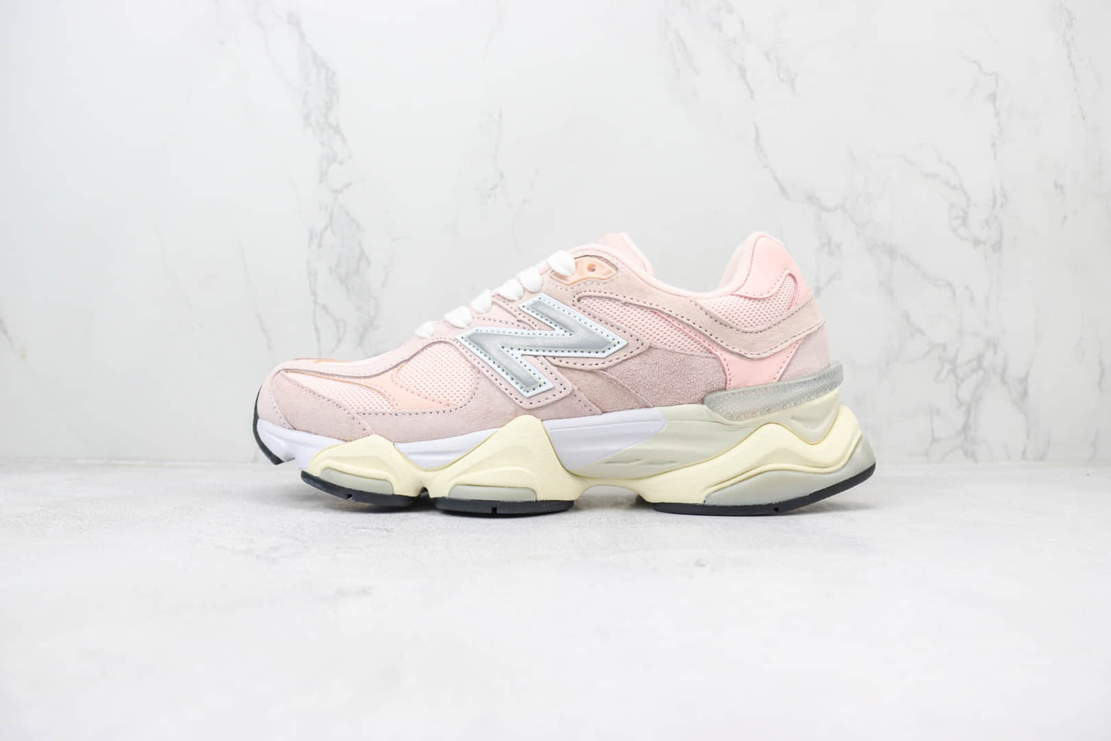 新百伦New Balance 9060纯原版本NB9060粉色复古慢跑鞋 莆田新百伦货源 货号：U9060CSP