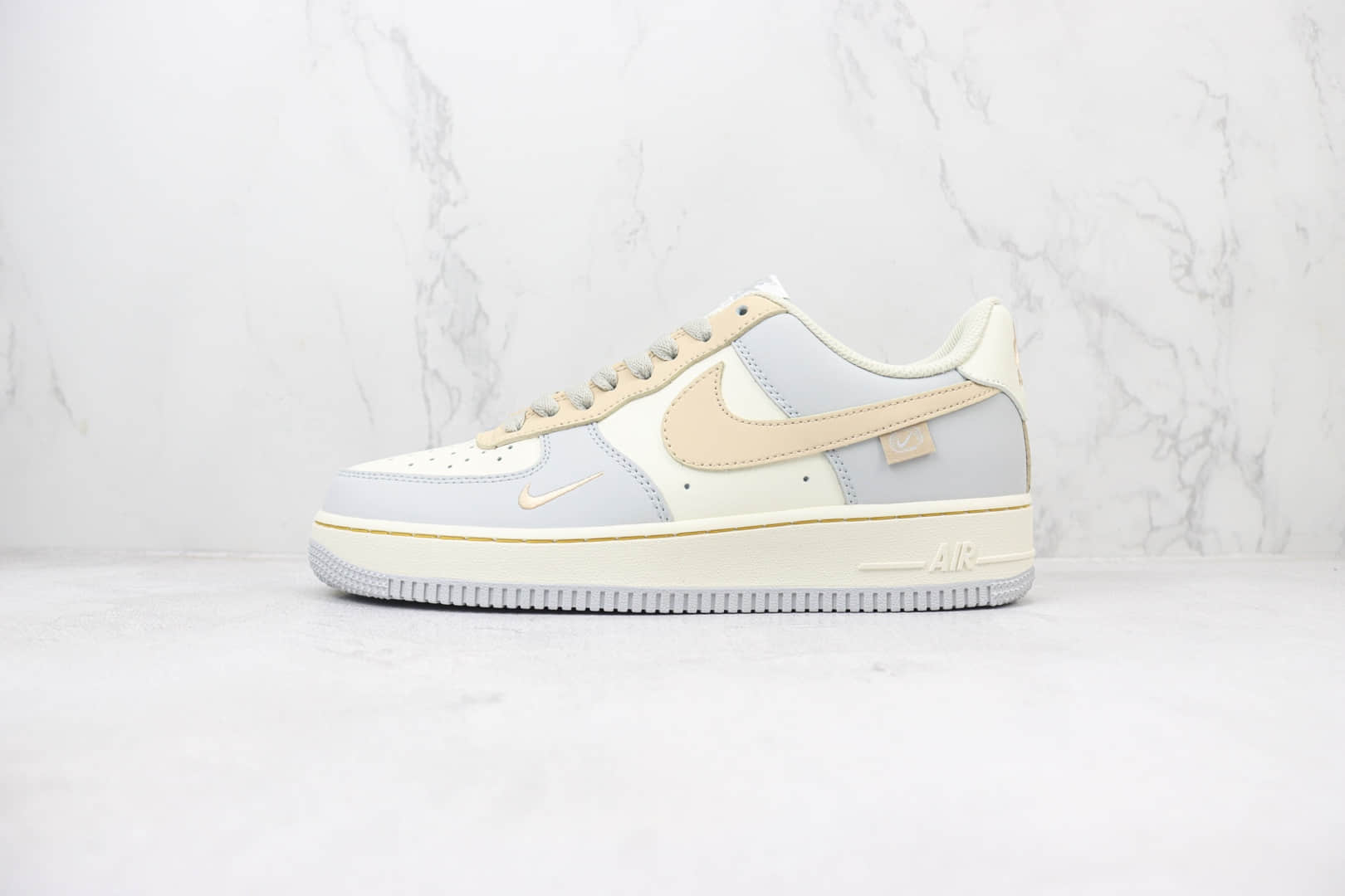 耐克Nike Air Force 1 Low纯原版本空军一号低帮AF1奶蓝粉橘板鞋 莆田耐克工厂 货号：DB3301-111