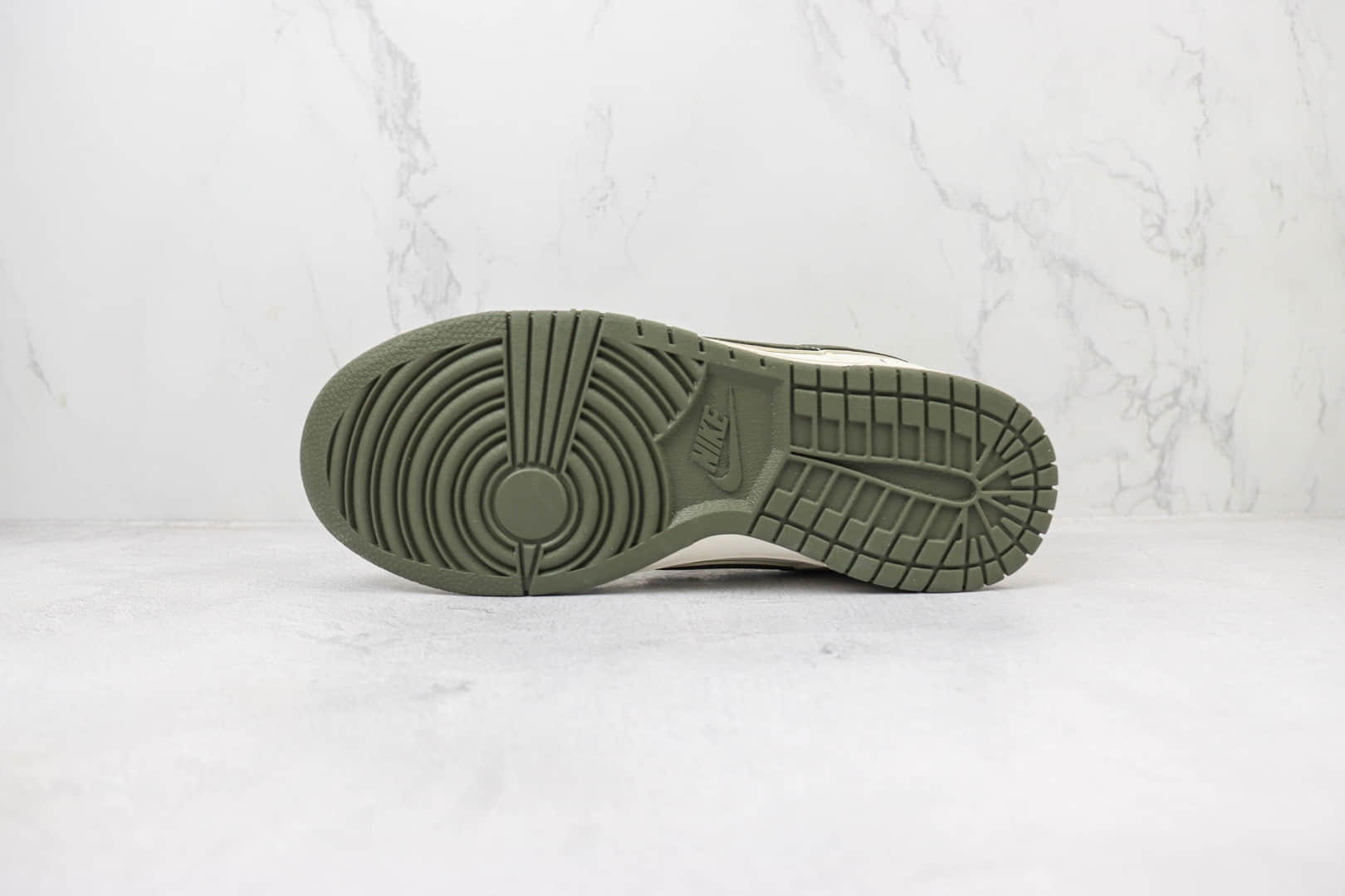 耐克Nike SB Dunk Low纯原版本低帮SB Dunk米白橄榄绿板鞋 莆田耐克货源 货号：XD1688-016