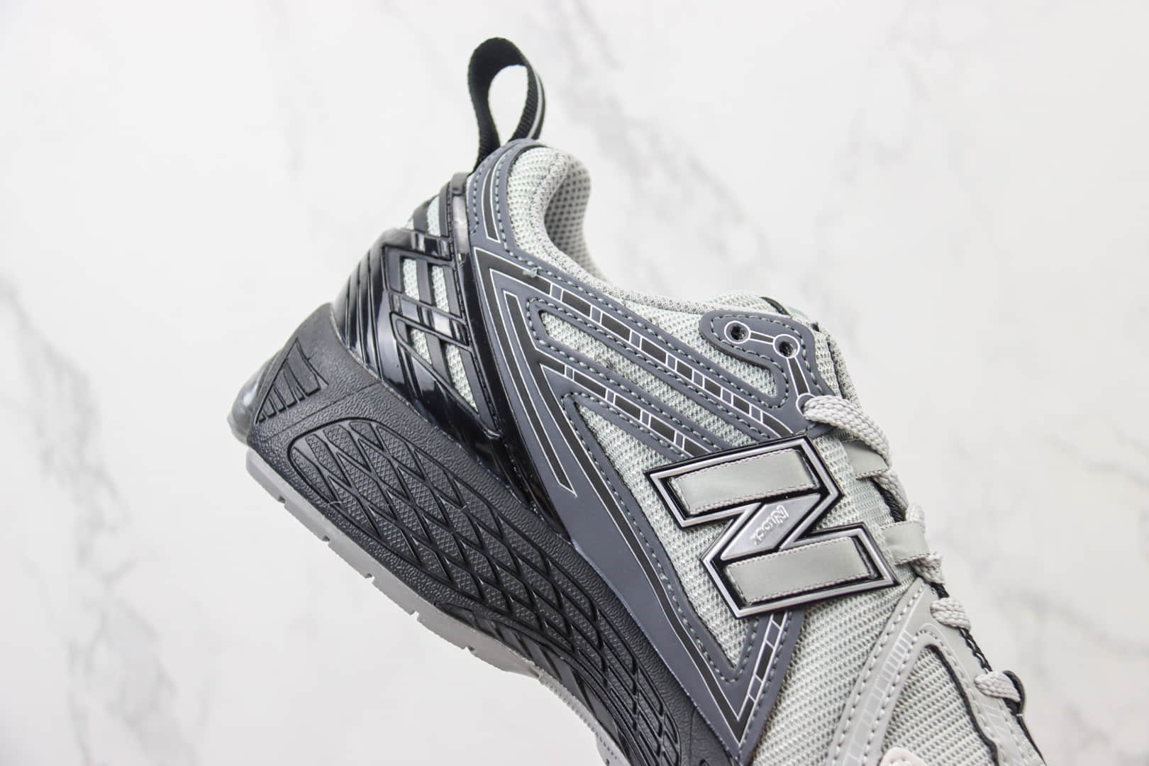 新百伦New Balance 1906纯原版本NB1906黑灰色复古跑鞋 莆田新百伦货源 货号：M1906RHA