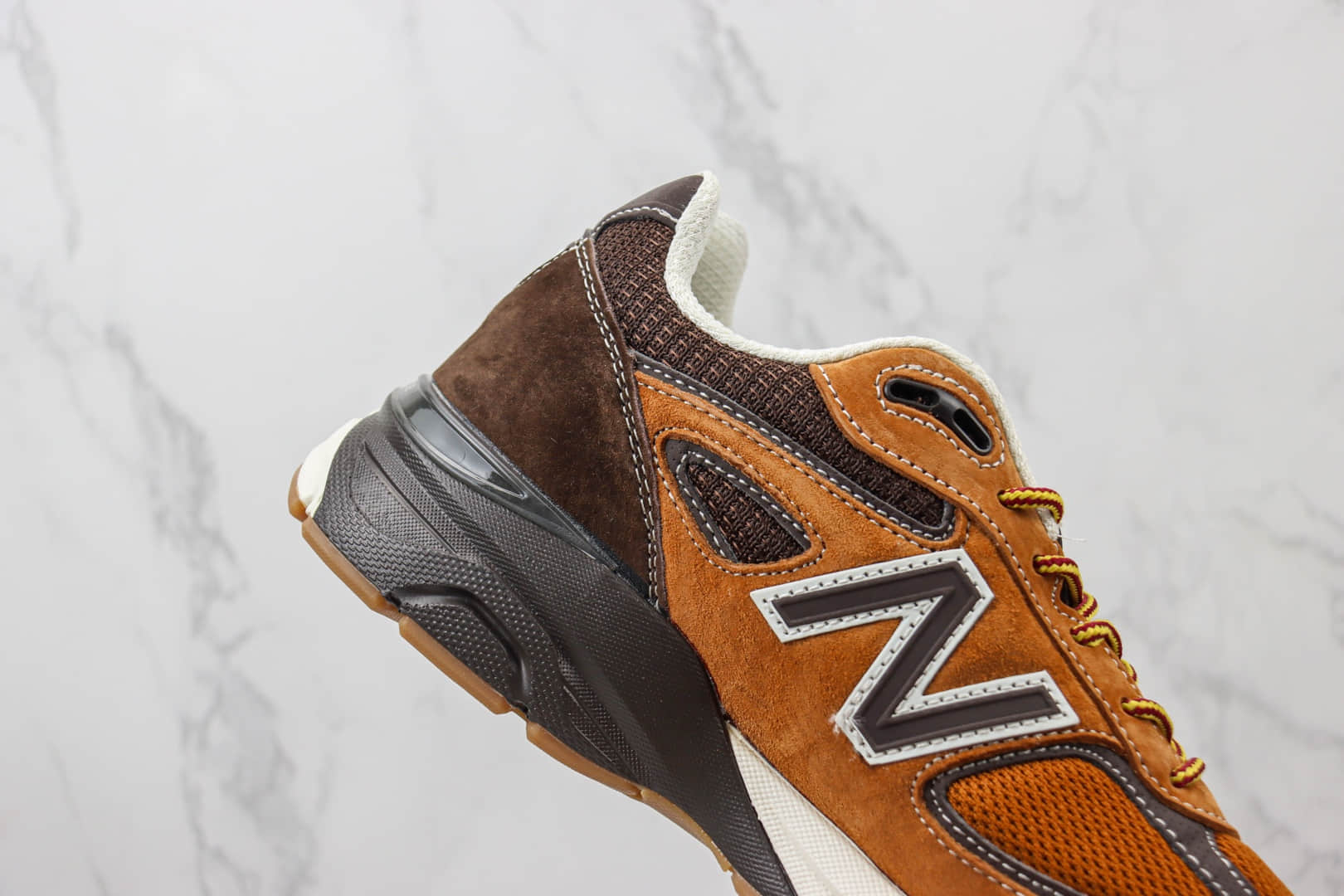 新百伦New Balance 990V4纯原版本NB990V4橘棕色复古跑鞋 莆田新百伦货源 货号：M990LL4