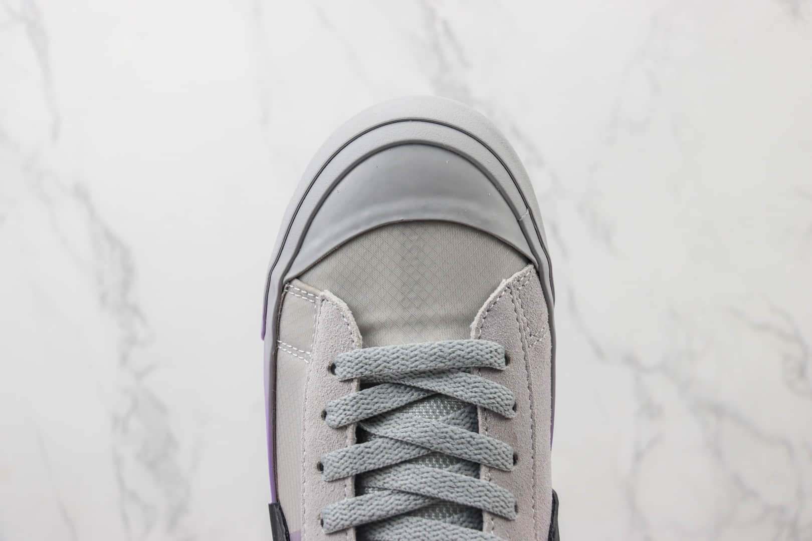 耐克Off-White X Nike Blazer Mid纯原版本中帮开拓者OW联名彩虹色板鞋 莆田耐克货源 货号：AA3832-002