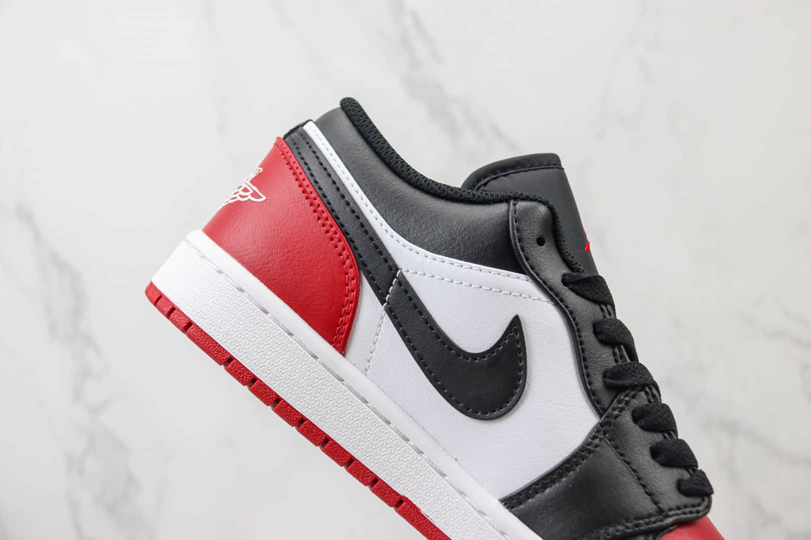 乔丹Air Jordan 1 Low “Bred Toe”纯原版本低帮AJ1黑红脚趾篮球鞋 莆田AJ货源 货号：553558-161