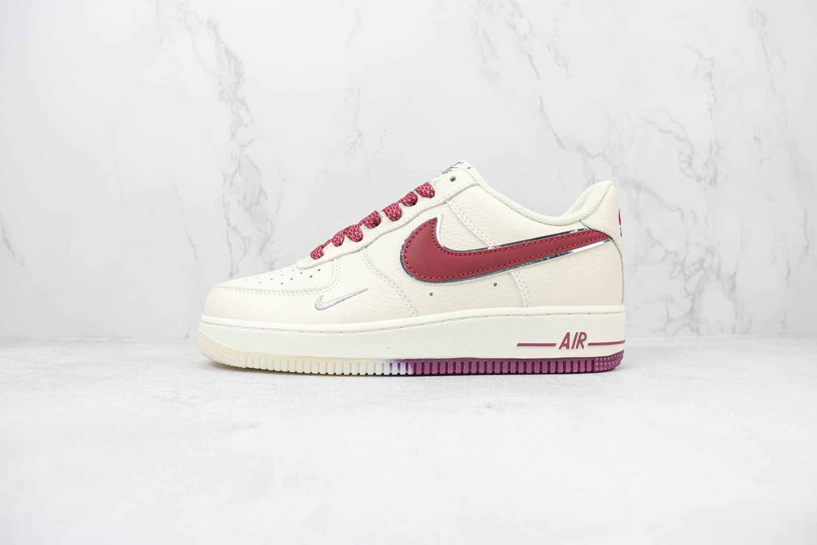 耐克Nike Air Force 1 Low纯原版本空军一号低帮AF1米白酒红板鞋 莆田耐克货源 货号：JJ0253-009