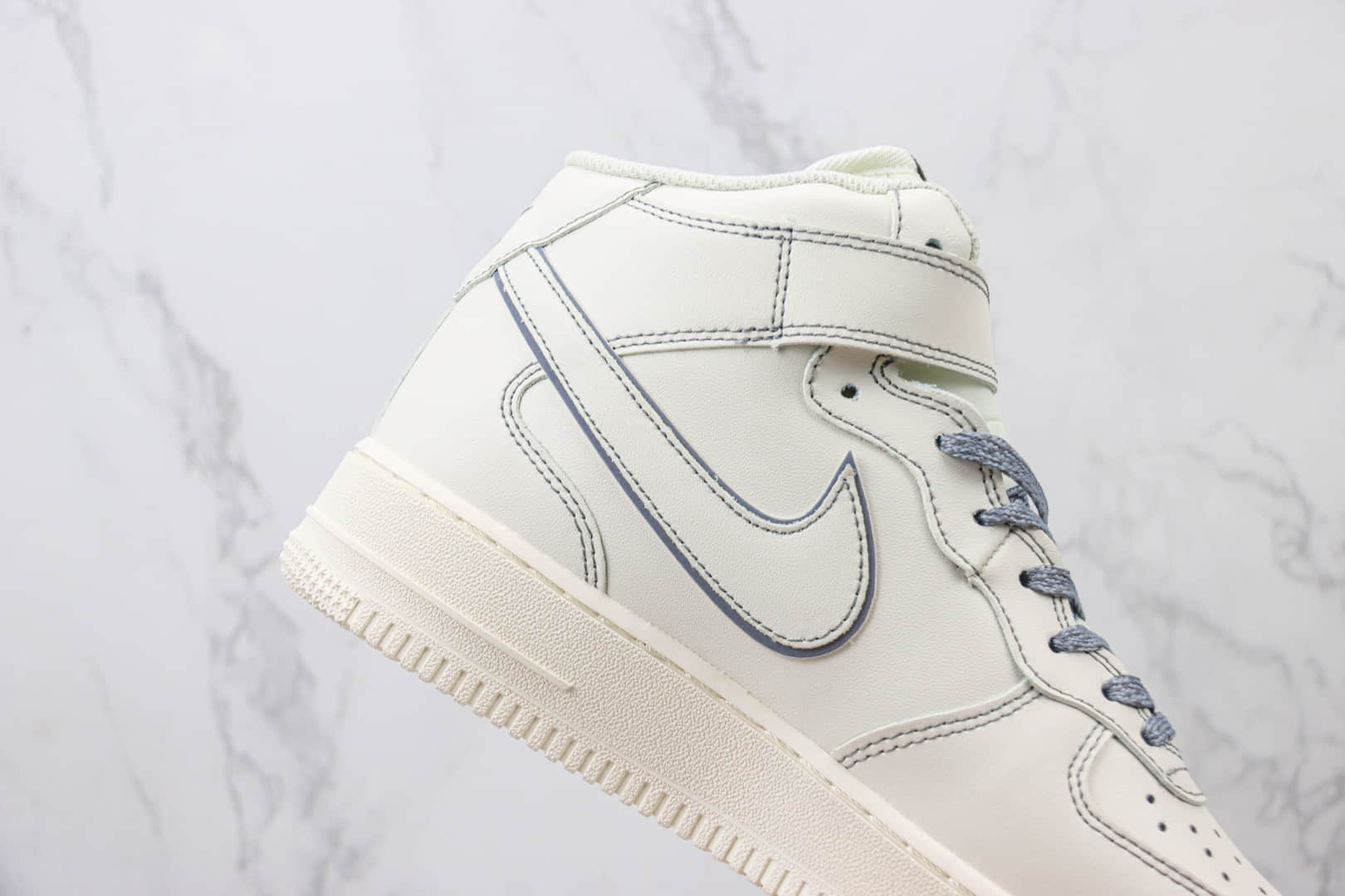 耐克Nike Air Force 1 Mid纯原版本空军一号中帮AF1米灰满天星板鞋 莆田耐克工厂 货号：BY6899-691