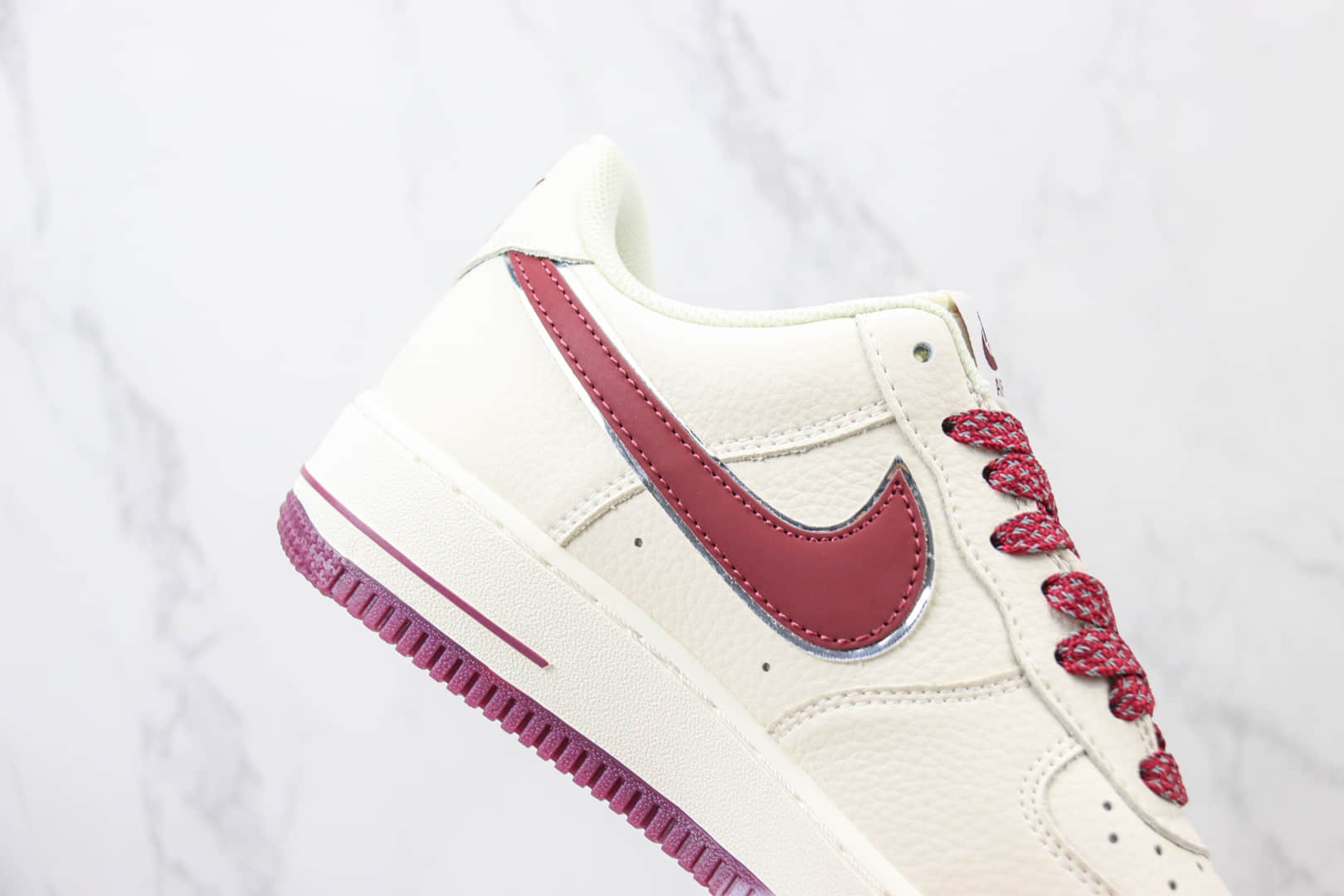 耐克Nike Air Force 1 Low纯原版本空军一号低帮AF1米白酒红板鞋 莆田耐克货源 货号：JJ0253-009