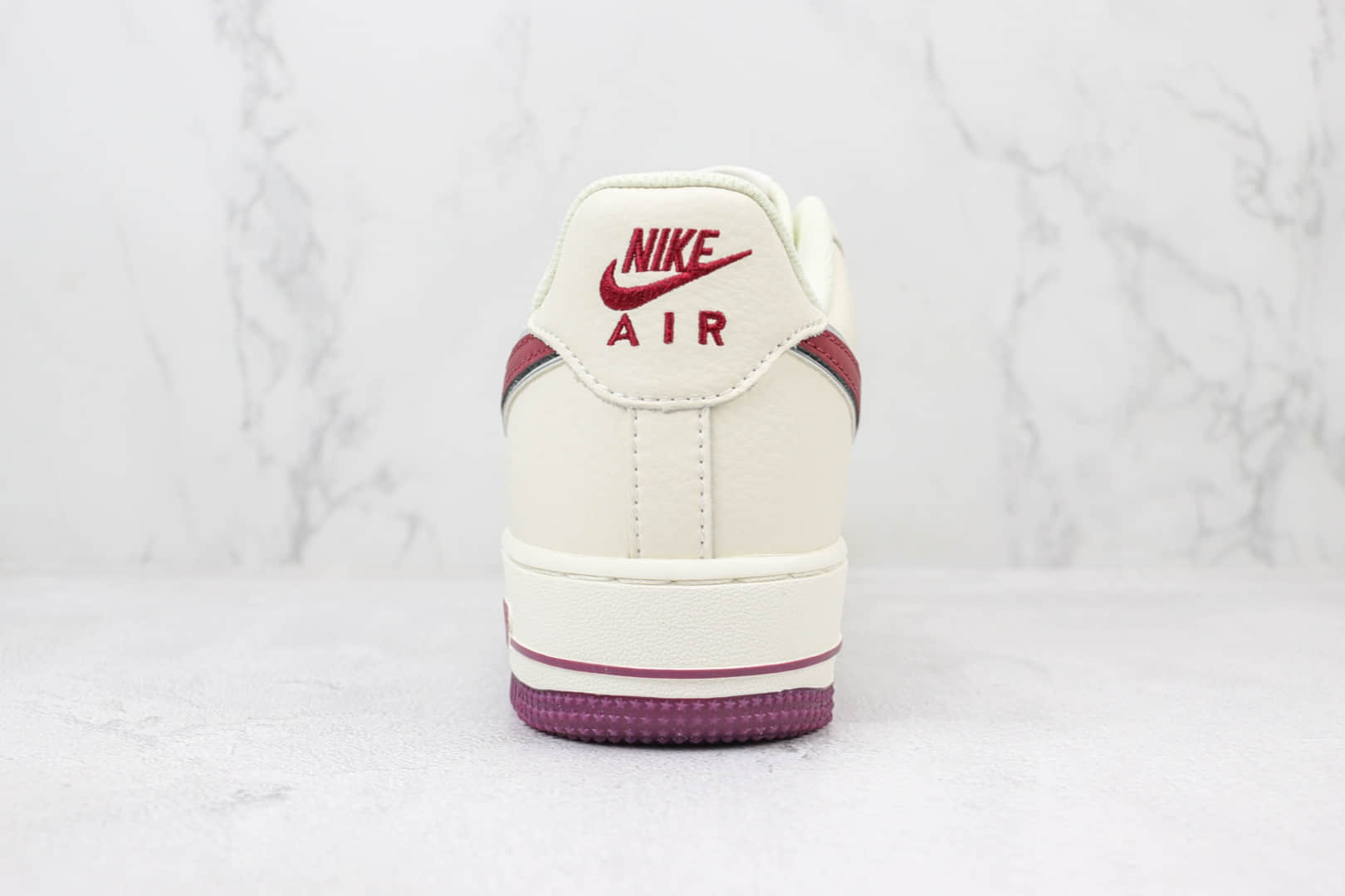 耐克Nike Air Force 1 Low纯原版本空军一号低帮AF1米白酒红板鞋 莆田耐克货源 货号：JJ0253-009