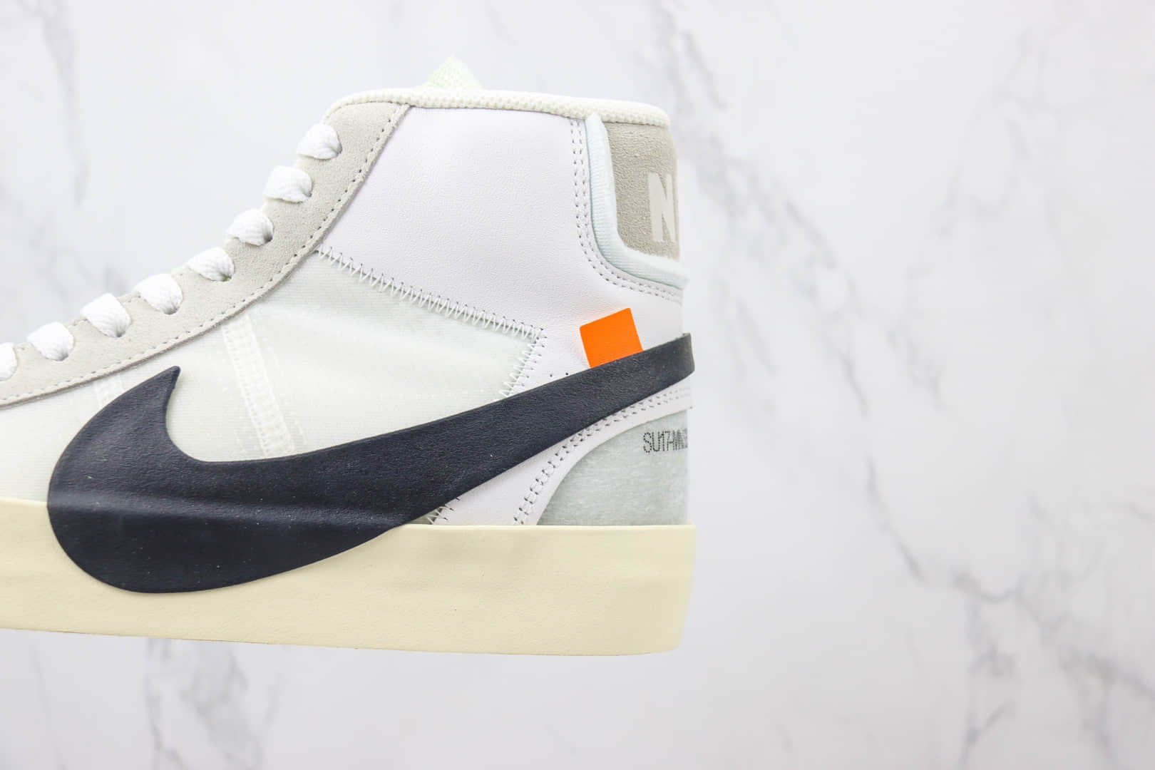 耐克Off-White X Nike Blazer Mid纯原版本中帮开拓者OW联名板鞋 莆田耐克货源 货号：AA3832-100