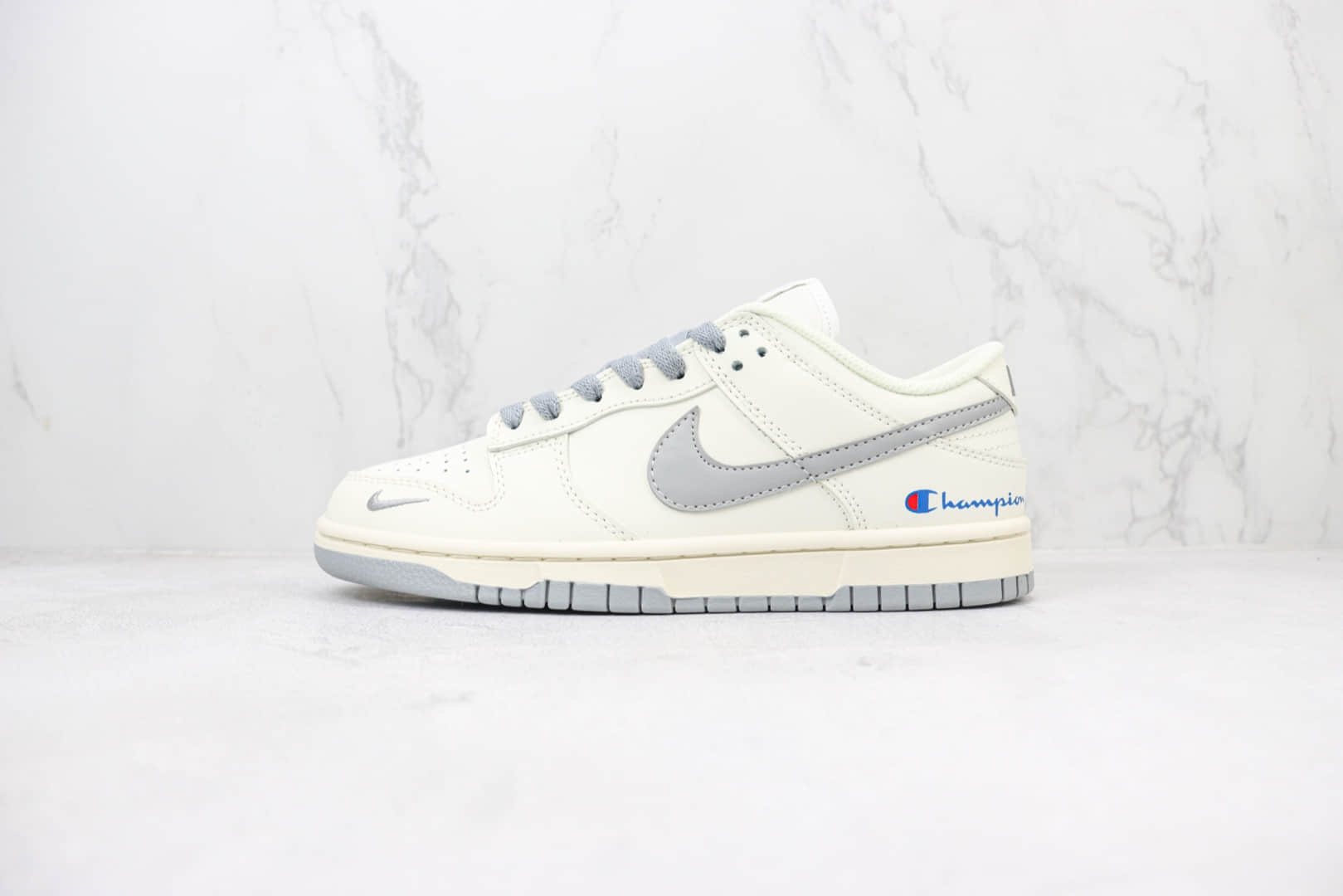 耐克Nike SB Dunk Low x Champion纯原版本低帮SB Dunk冠军联名米白灰板鞋 莆田耐克代理 货号：XH1733-001