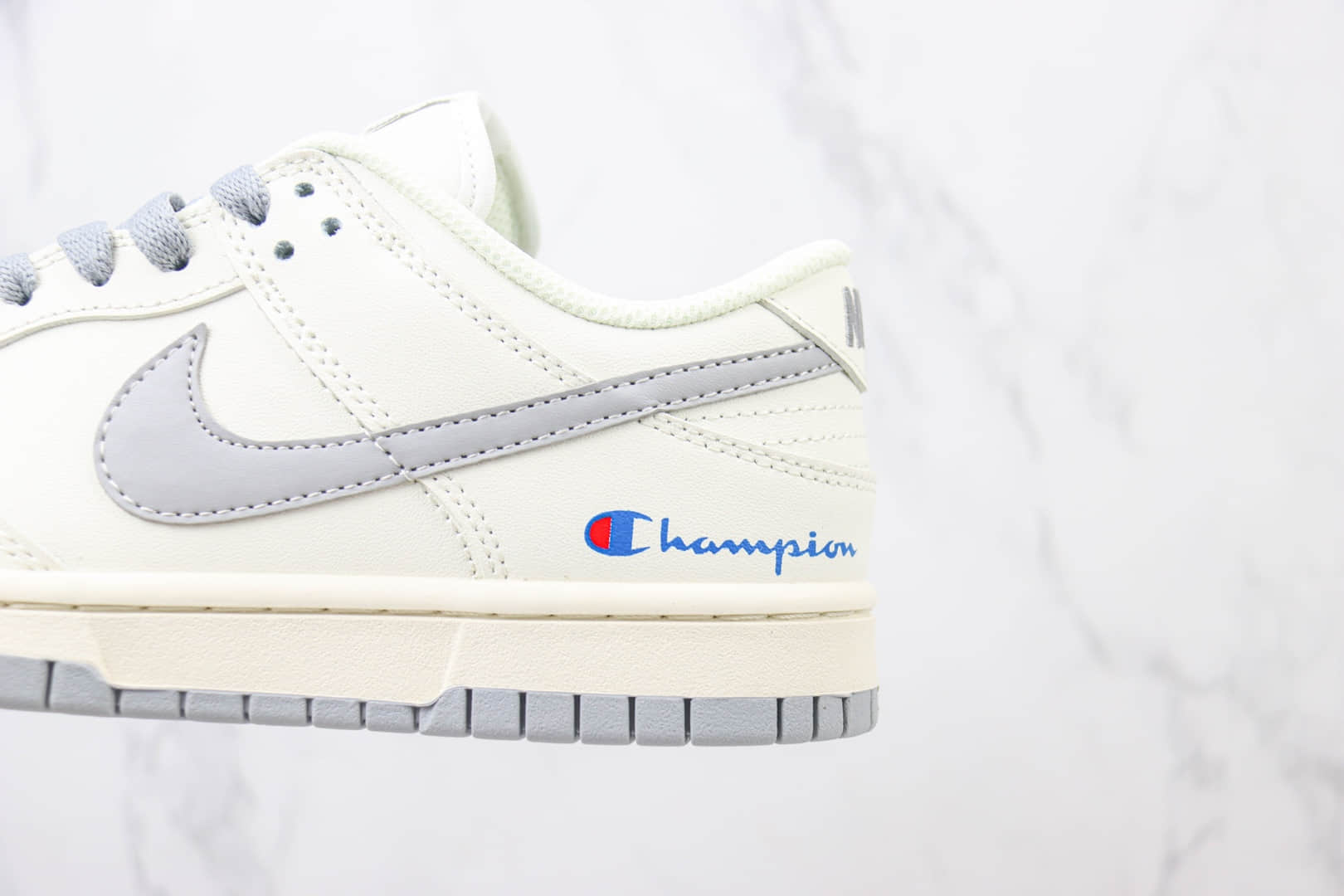 耐克Nike SB Dunk Low x Champion纯原版本低帮SB Dunk冠军联名米白灰板鞋 莆田耐克代理 货号：XH1733-001