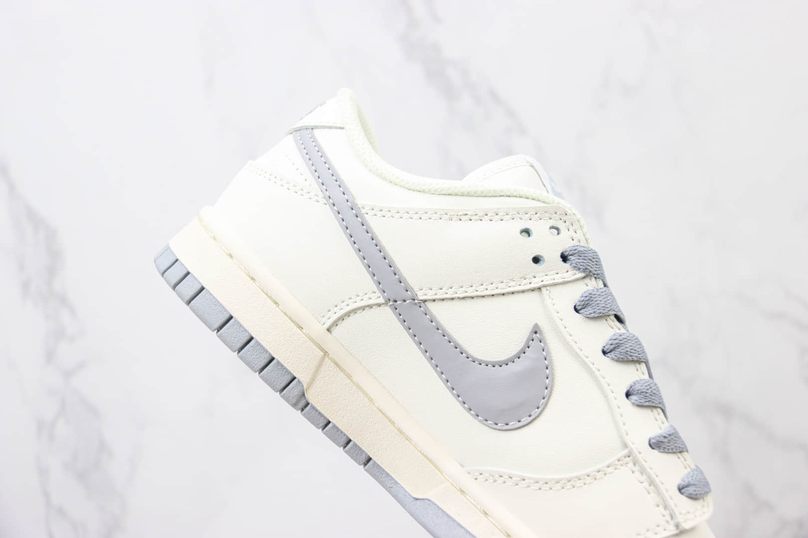 耐克Nike SB Dunk Low x Champion纯原版本低帮SB Dunk冠军联名米白灰板鞋 莆田耐克代理 货号：XH1733-001