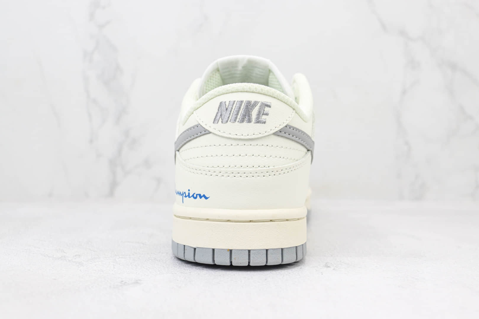 耐克Nike SB Dunk Low x Champion纯原版本低帮SB Dunk冠军联名米白灰板鞋 莆田耐克代理 货号：XH1733-001
