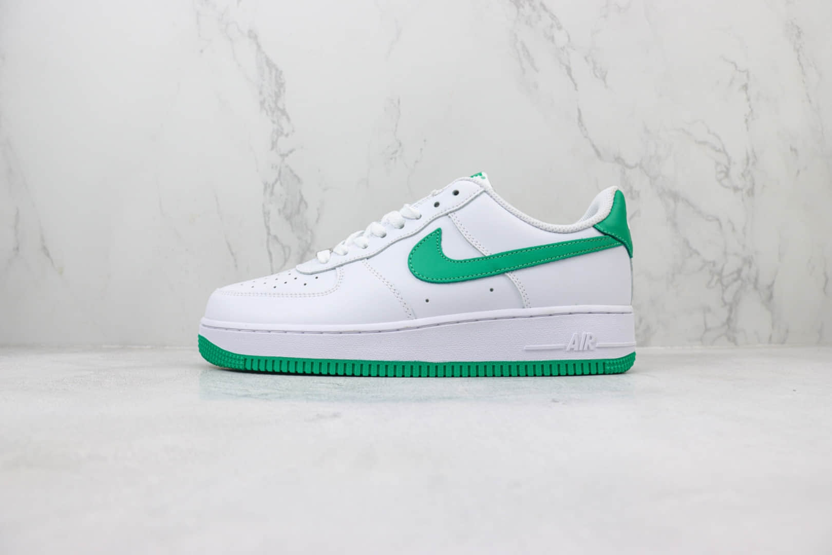 耐克Nike Air Force 1 Low纯原版本空军一号低帮AF1白绿色板鞋 莆田耐克批发 货号：FJ4146-102