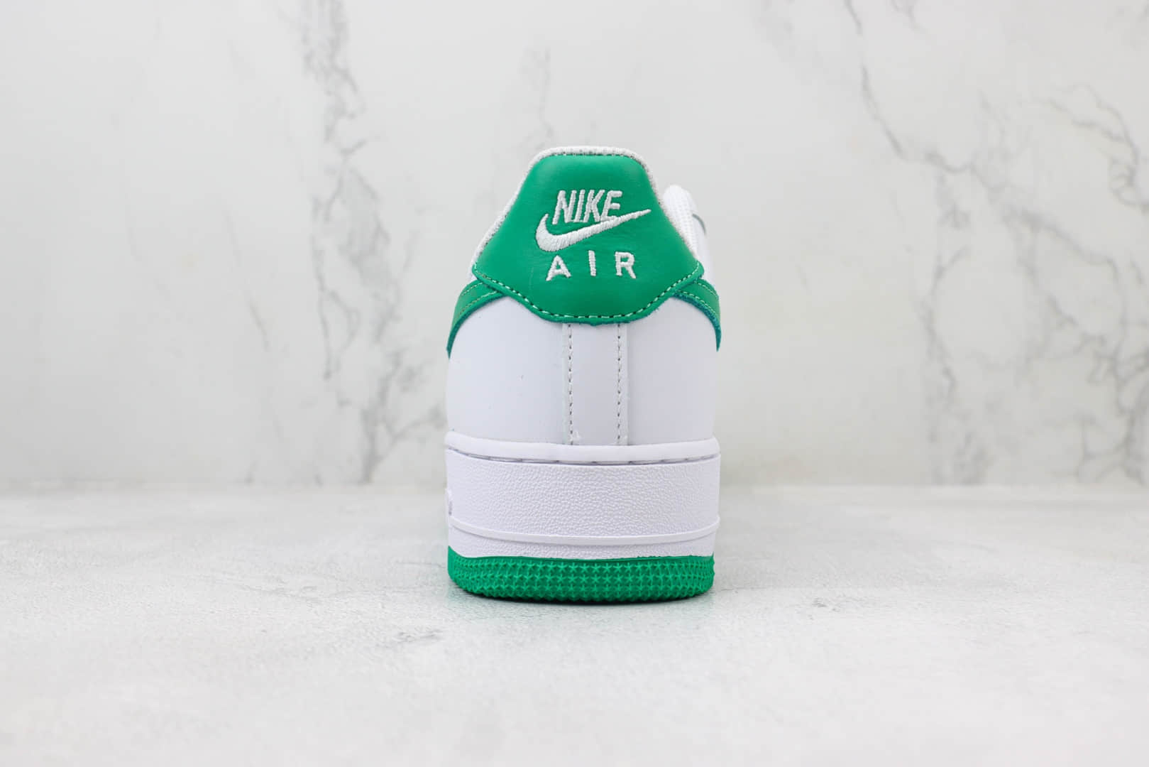 耐克Nike Air Force 1 Low纯原版本空军一号低帮AF1白绿色板鞋 莆田耐克批发 货号：FJ4146-102