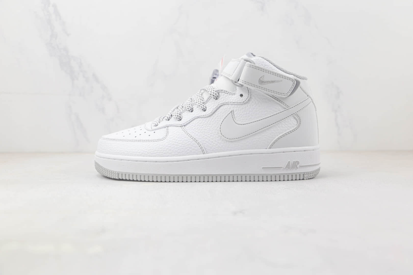 耐克Nike Air Force 1 '07 Mid纯原版本空军一号中帮AF1白银板鞋 莆田耐克工厂 货号：MK0619-211