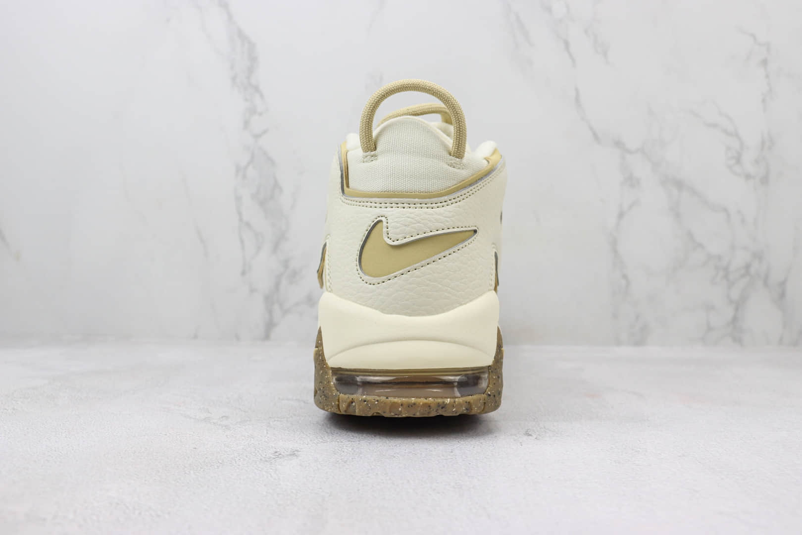 耐克Nike Air More Uptempo纯原版本皮蓬大AIR米色复古篮球鞋 莆田耐克货源 货号：DX1939-100