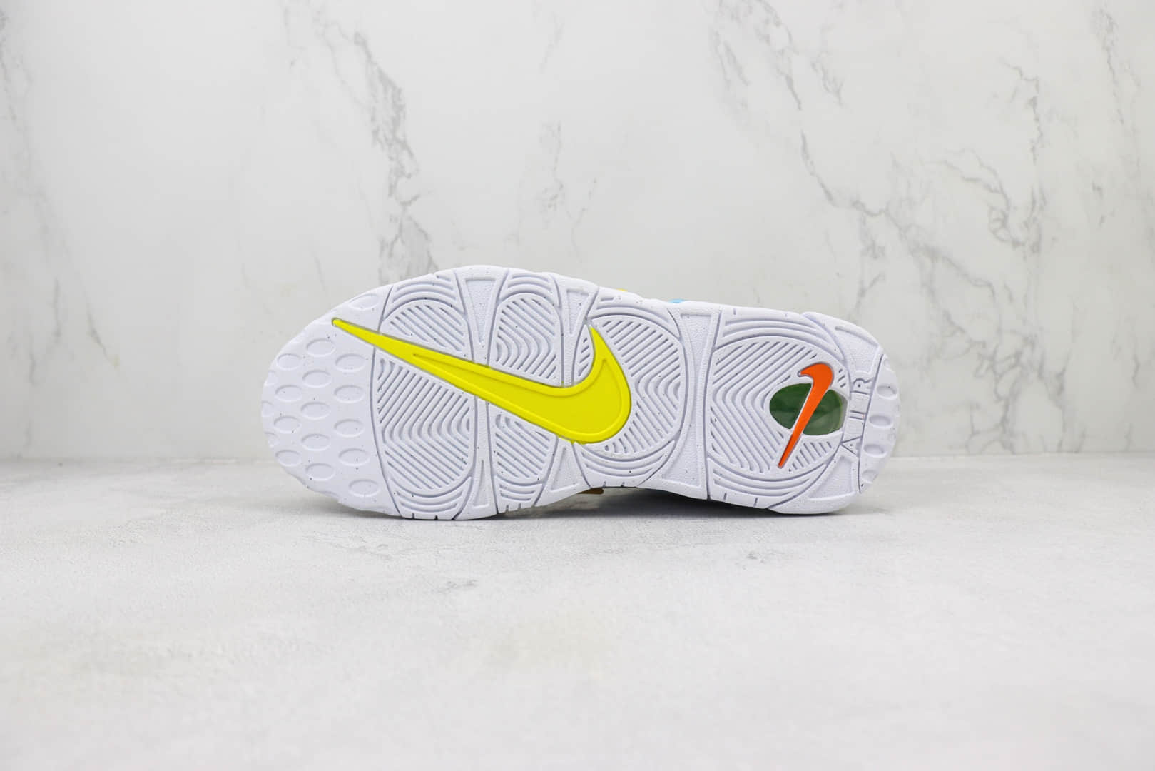 耐克Nike Air More Uptempo纯原版本皮蓬大AIR白橙黄蓝复古篮球鞋 莆田耐克工厂 货号：FJ4624-100
