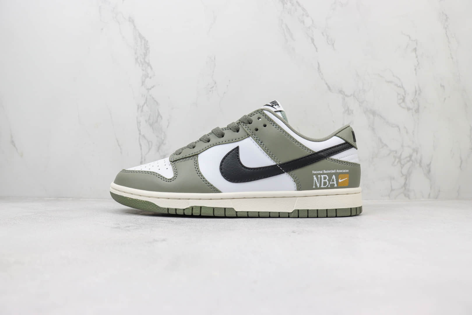 耐克Nike SB Dunk Low纯原版本低帮SB Dunk橄榄绿NBA滑板鞋 莆田耐克工厂 货号：FZ4624-001