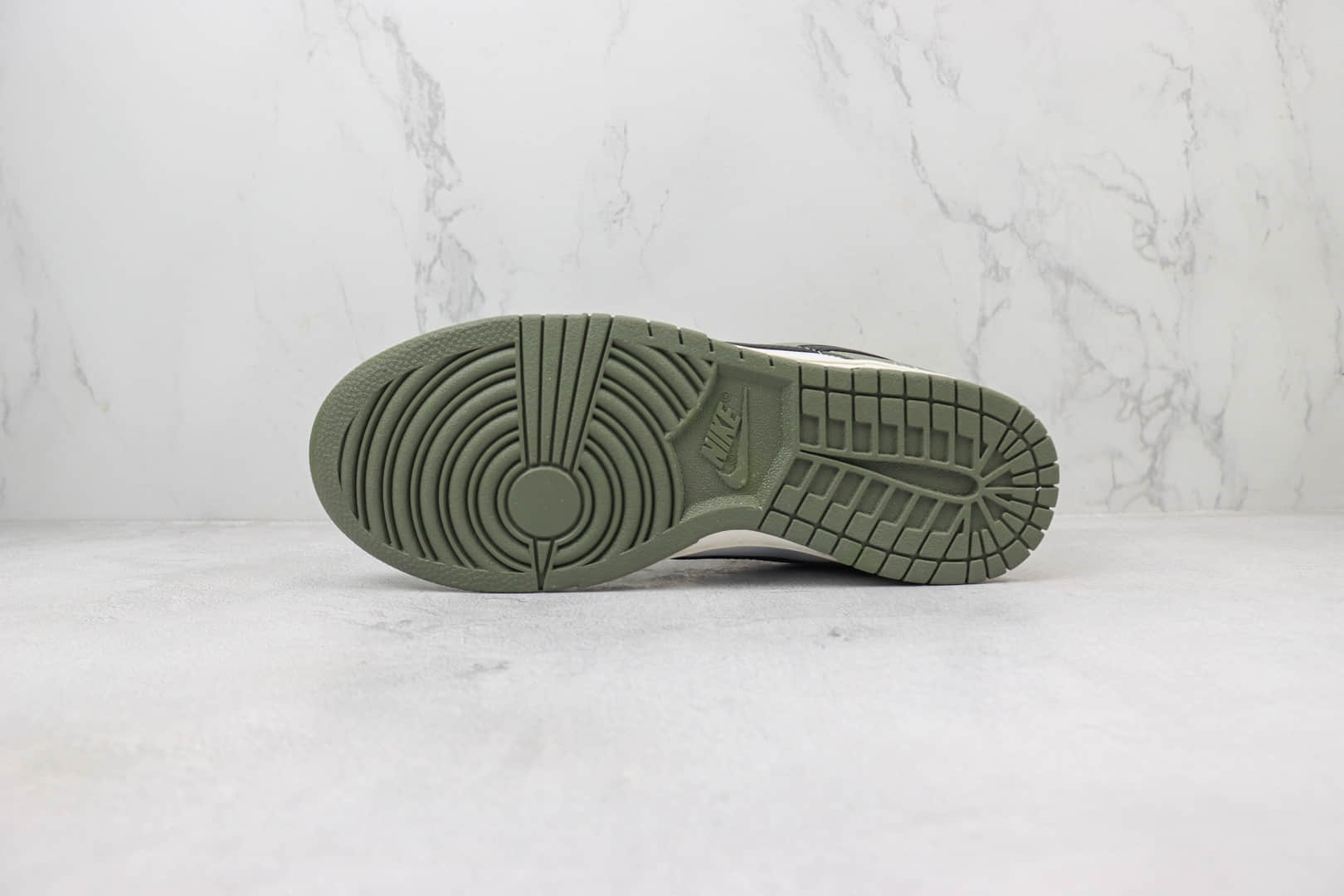 耐克Nike SB Dunk Low纯原版本低帮SB Dunk橄榄绿NBA滑板鞋 莆田耐克工厂 货号：FZ4624-001