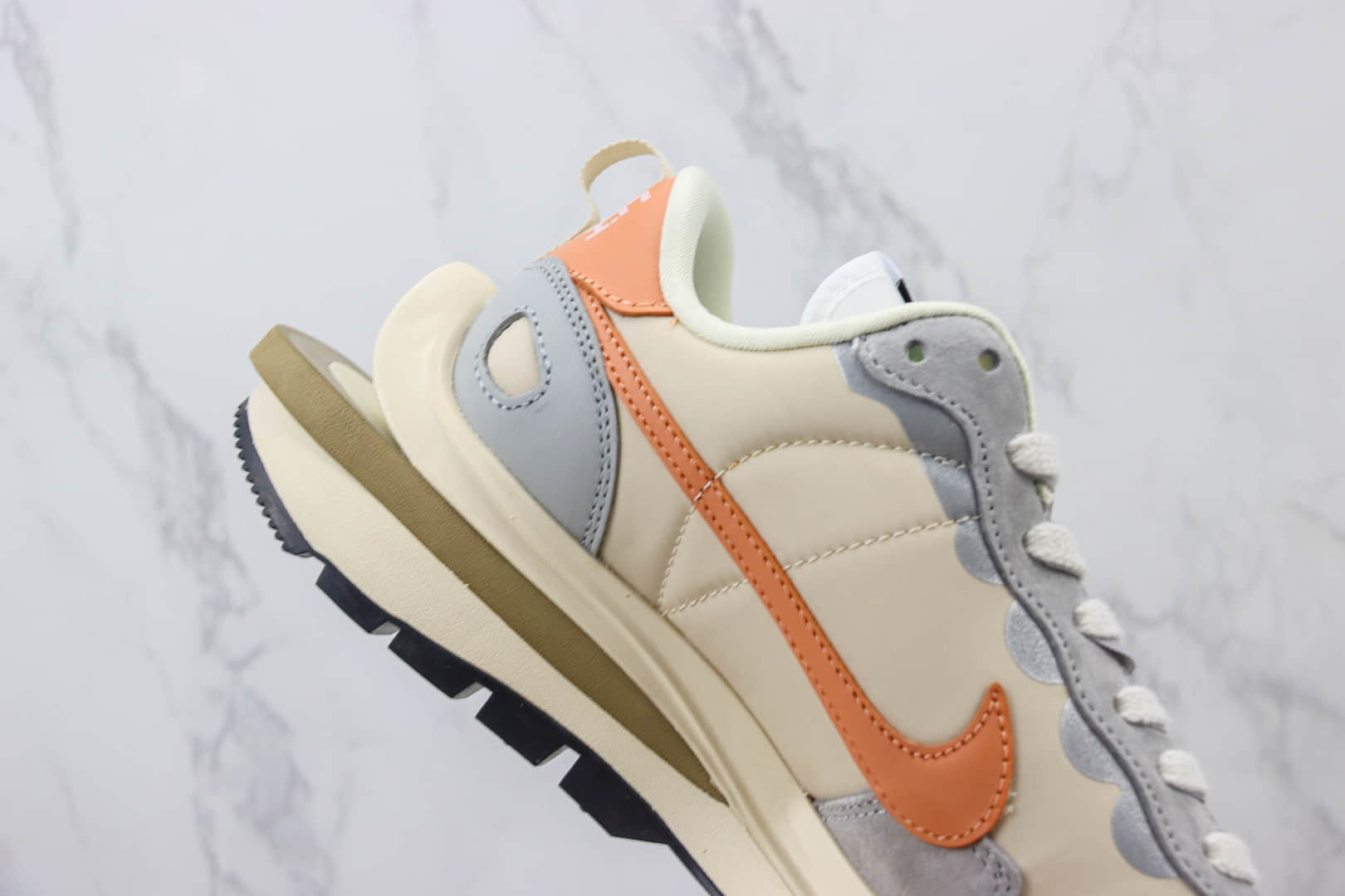 耐克Sacai x Nike VaporWaffle 3.0纯原版本华夫鞋3.0米桔色走秀鞋 莆田耐克货源 货号：DD1875-107