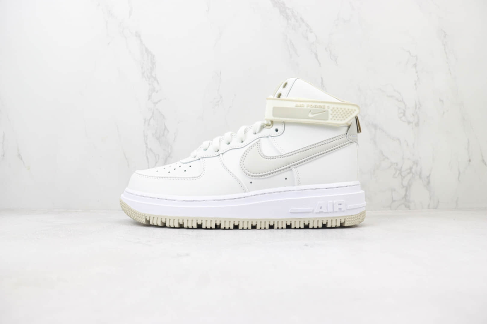 耐克Nike Air Force 1'07 “Boot”纯原版本空军一号高帮AF1白色机能板鞋 莆田天花板AF1 货号：DA0418-100