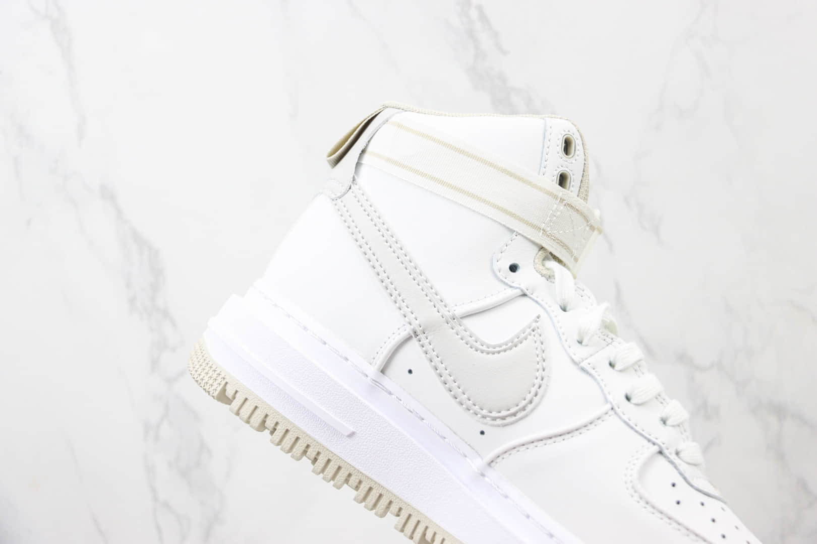 耐克Nike Air Force 1'07 “Boot”纯原版本空军一号高帮AF1白色机能板鞋 莆田天花板AF1 货号：DA0418-100