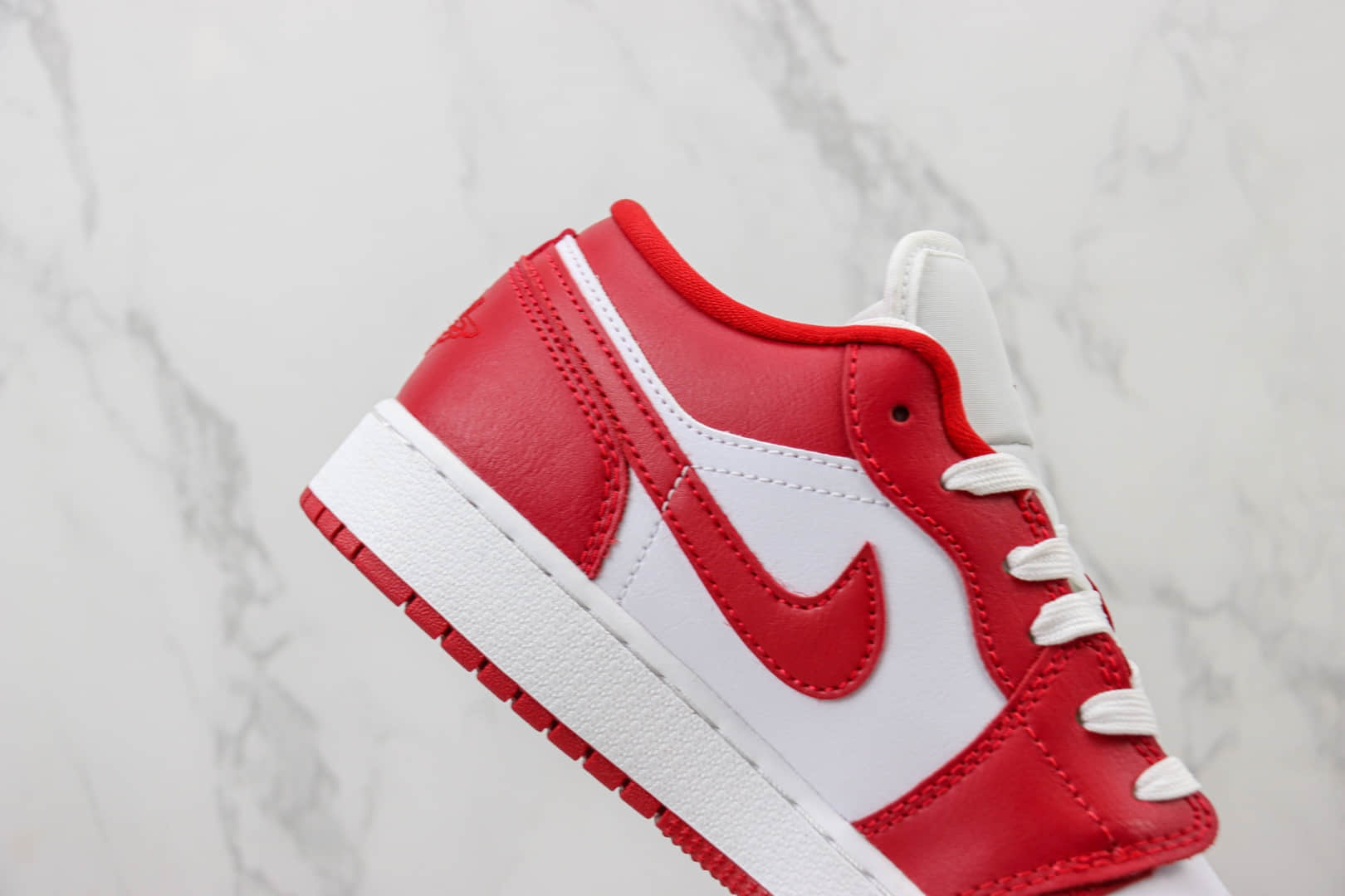 乔丹Air Jordan 1 Low “Gym Red”纯原版本低帮AJ1白红大学红板鞋 莆田AJ货源 货号：553560-611