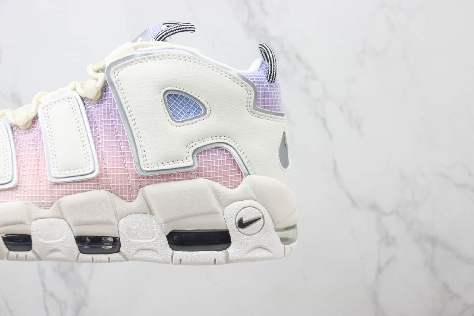 耐克Nike Air More Uptempo纯原版本皮蓬大AIR粉紫渐变复古篮球鞋 莆田耐克货源 货号：DR9612-100