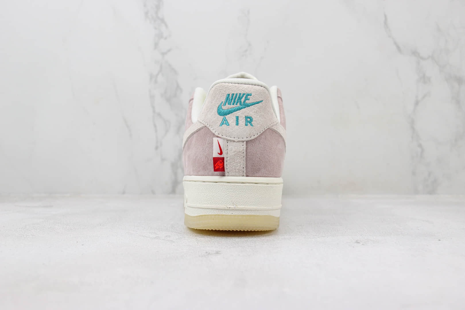 耐克Nike Air Force 1 Low纯原版本空军一号低帮AF1白粉麂皮板鞋 莆田耐克批发 货号：FZ5066-111