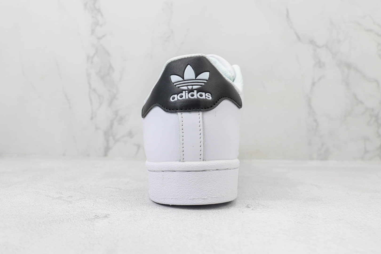 阿迪达斯adidas Originals Superstar纯原版本三叶草贝壳头白黑金标板鞋 莆田阿迪达斯货源 货号：EG4958