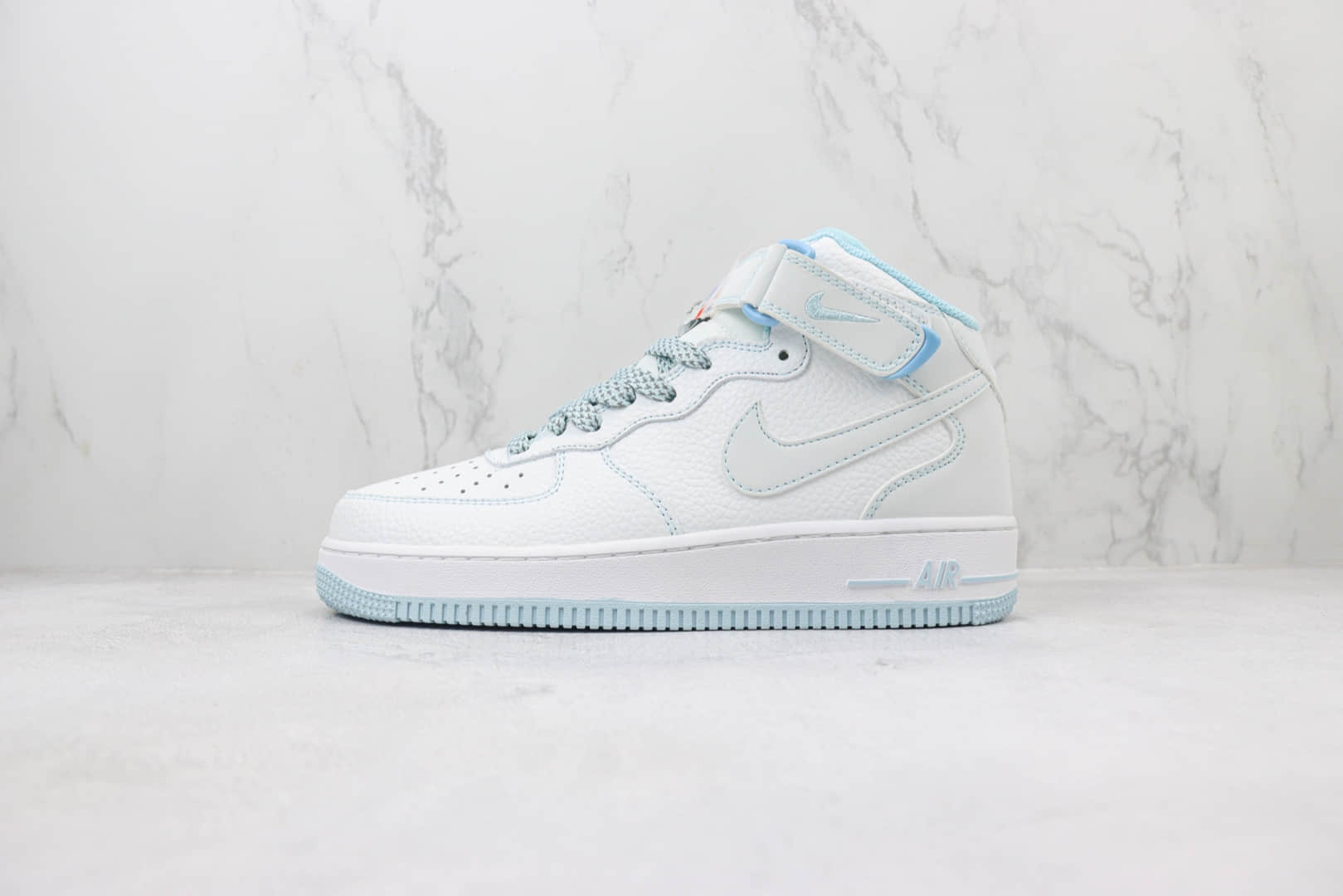 耐克Nike Air Force 1'07 Mid纯原版本空军一号中帮AF1冰蓝满天星板鞋 莆田耐克工厂 货号：MK0619-255