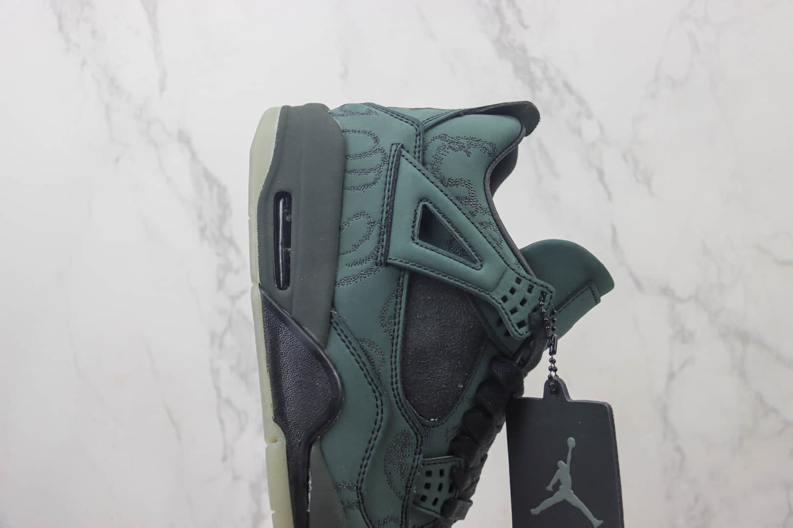 乔丹KAWS x Air Jordan 4 Retro “Kaws Black”纯原版本暴力熊联名AJ4复古绿篮球鞋 莆田AJ货源 货号：930155-001