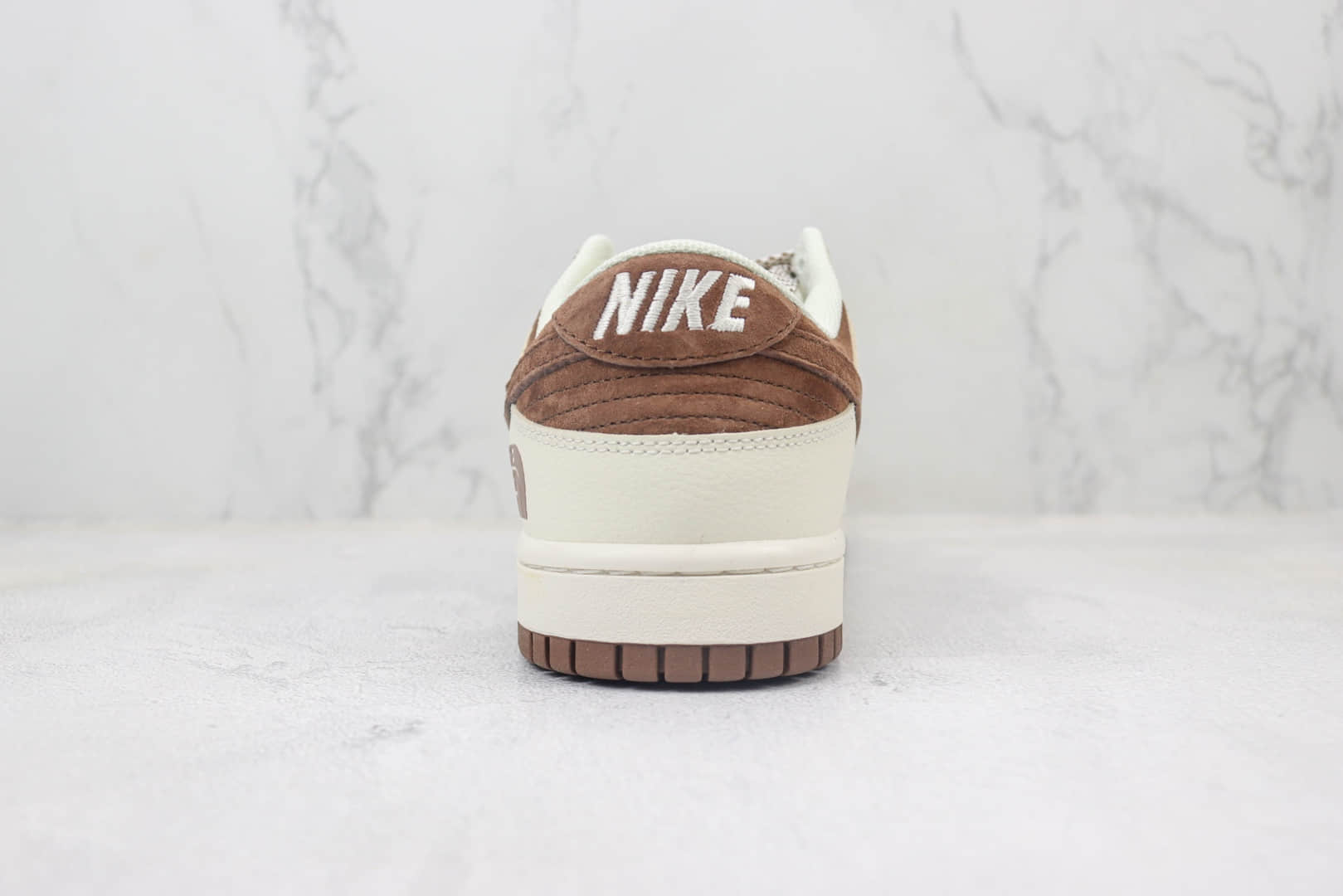 耐克The North Face x Nike Dunk Low纯原版本北面联名Dunk低帮米棕色翻毛皮板鞋 莆田耐克货源 货号：XD6188-022