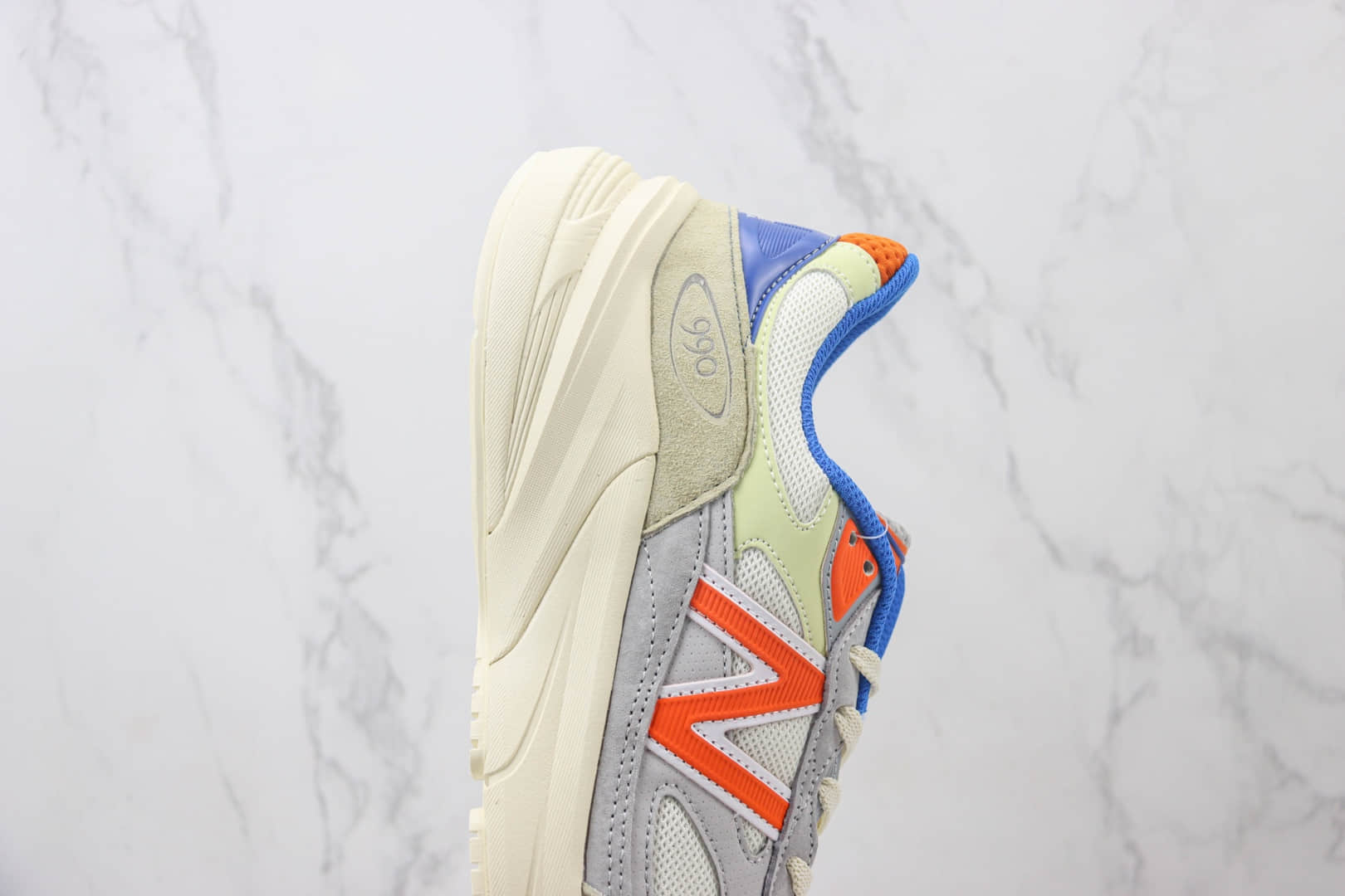 新百伦Kith X Madison Square Garden x New Balance 990V6纯原版本NB990V6尼克斯米灰蓝橙复古跑鞋 莆田新百伦货源 货号：U990KN6