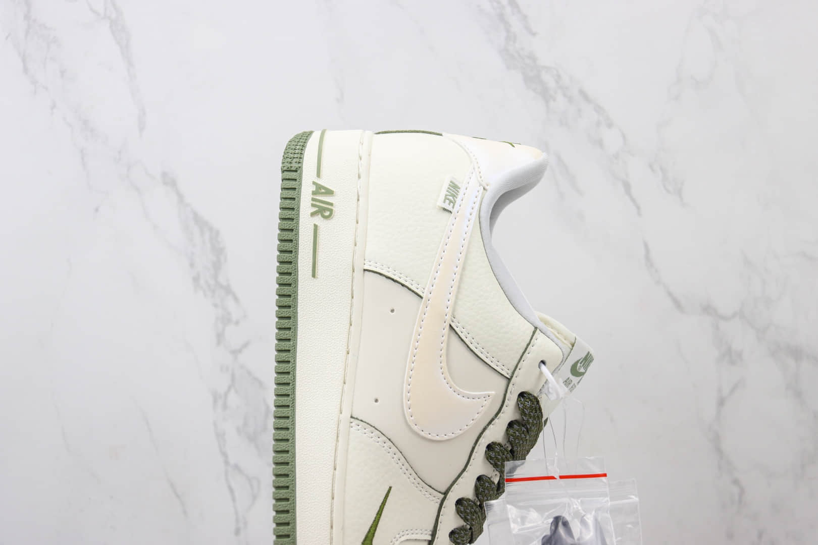 耐克Nike Air Force 1 Low纯原版本空军一号低帮AF1白绿珠光勾板鞋 莆田耐克货源 货号：DD9915-711