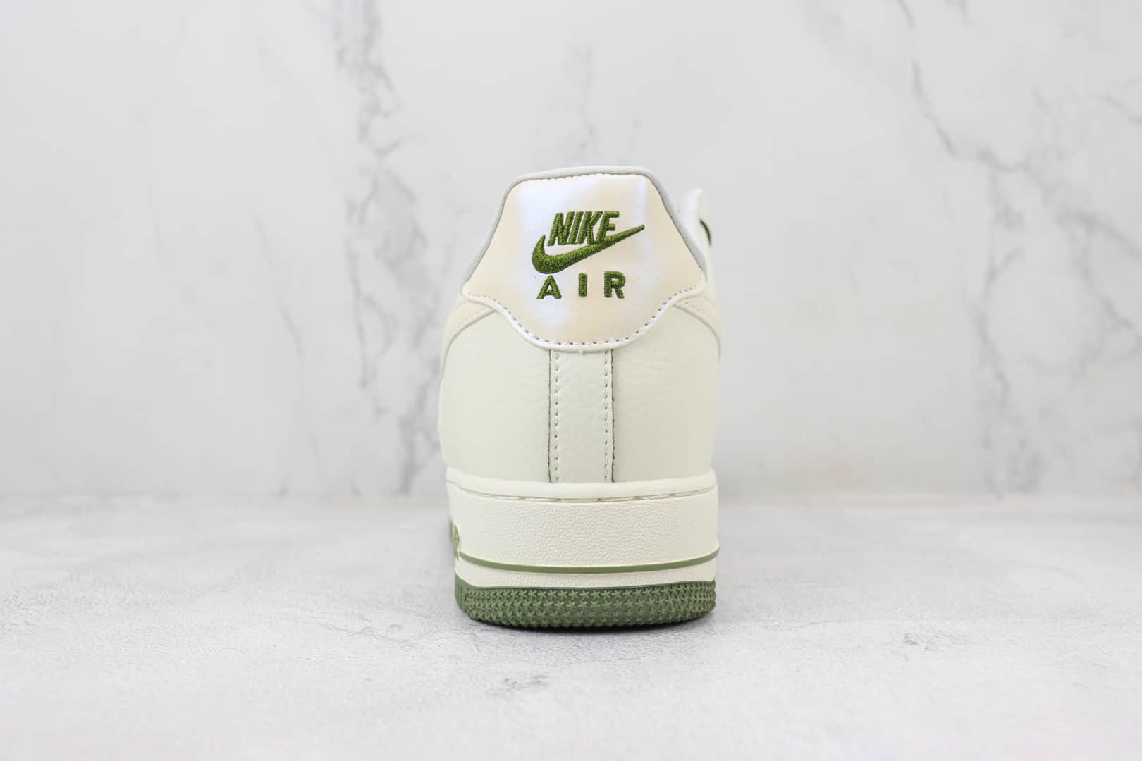 耐克Nike Air Force 1 Low纯原版本空军一号低帮AF1白绿珠光勾板鞋 莆田耐克货源 货号：DD9915-711