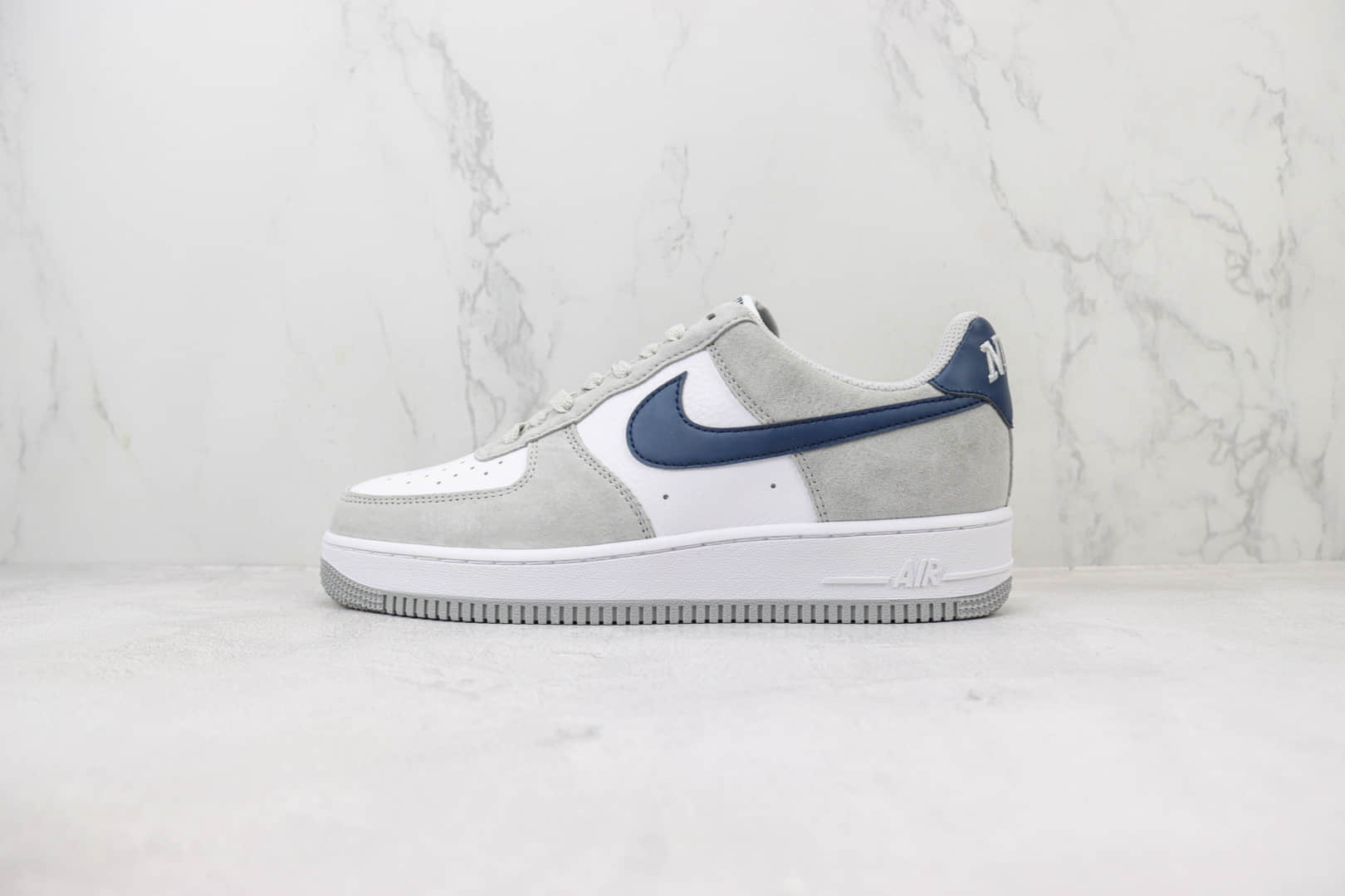 耐克Nike Air Force 1 Low纯原版本空军一号低帮AF1灰蓝麂皮板鞋 莆田耐克代理 货号：FD9748-001