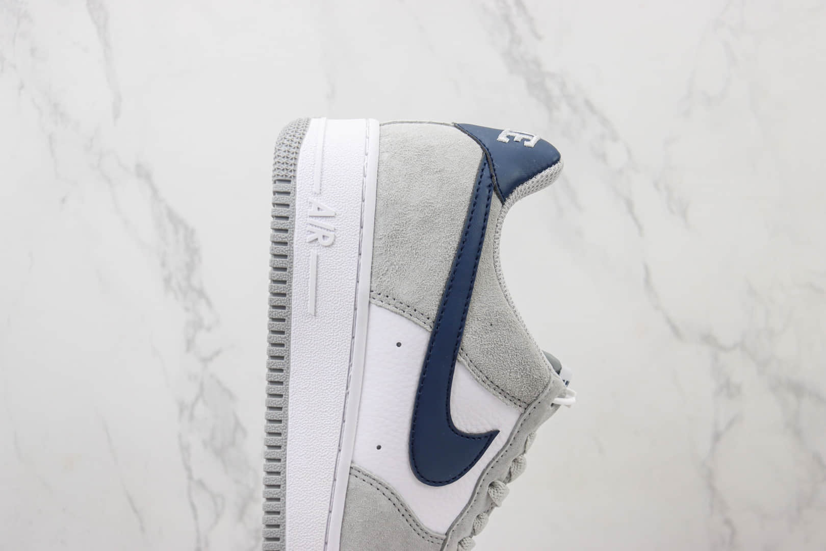 耐克Nike Air Force 1 Low纯原版本空军一号低帮AF1灰蓝麂皮板鞋 莆田耐克代理 货号：FD9748-001