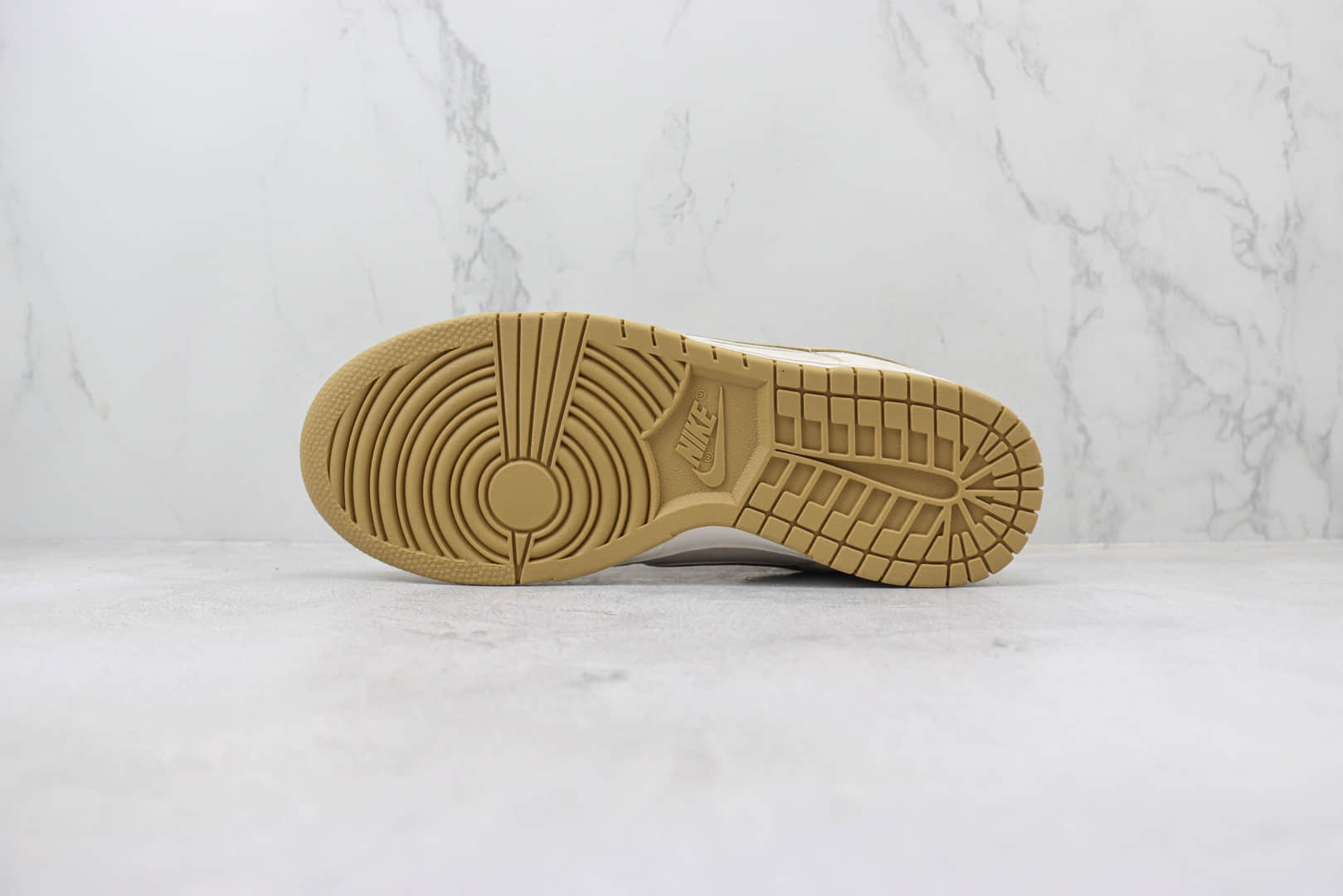 耐克Nike SB Dunk Low纯原版本低帮SB Dunk米黄色麂皮板鞋 莆田耐克货源 货号：DR2269-326