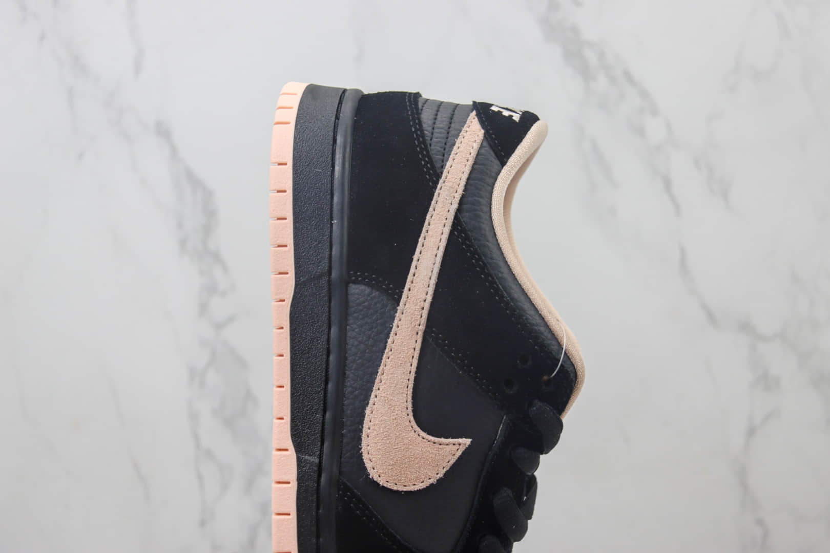 耐克Nike SB Dunk Low纯原版本低帮SB Dunk黑粉板鞋 莆田耐克工厂 货号：BQ6817-003