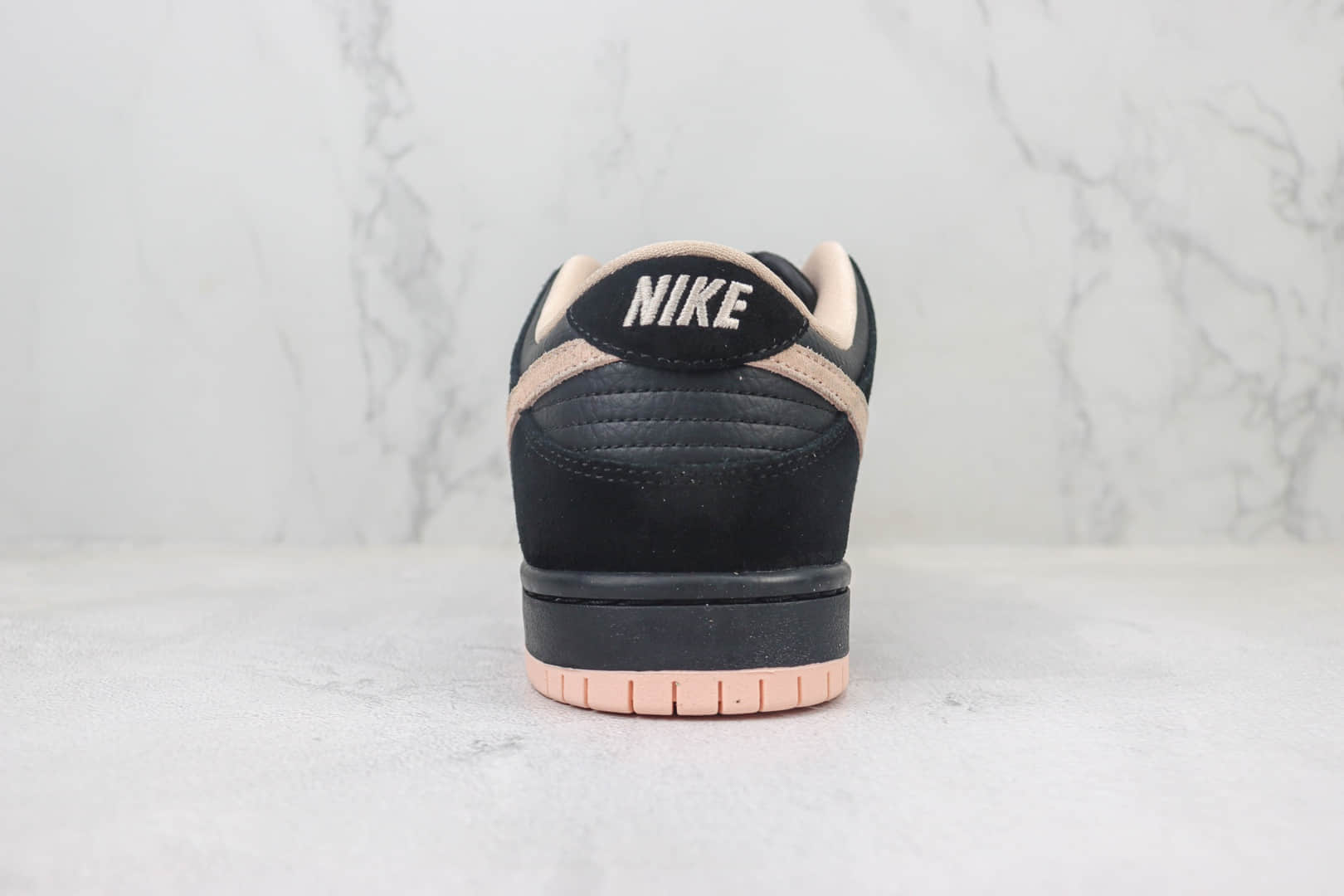 耐克Nike SB Dunk Low纯原版本低帮SB Dunk黑粉板鞋 莆田耐克工厂 货号：BQ6817-003